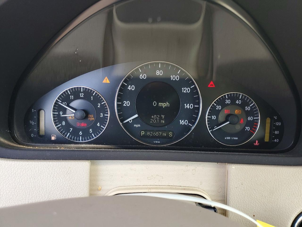2007 Mercedes-benz Clk 550 White vin: WDBTK72F27T082807