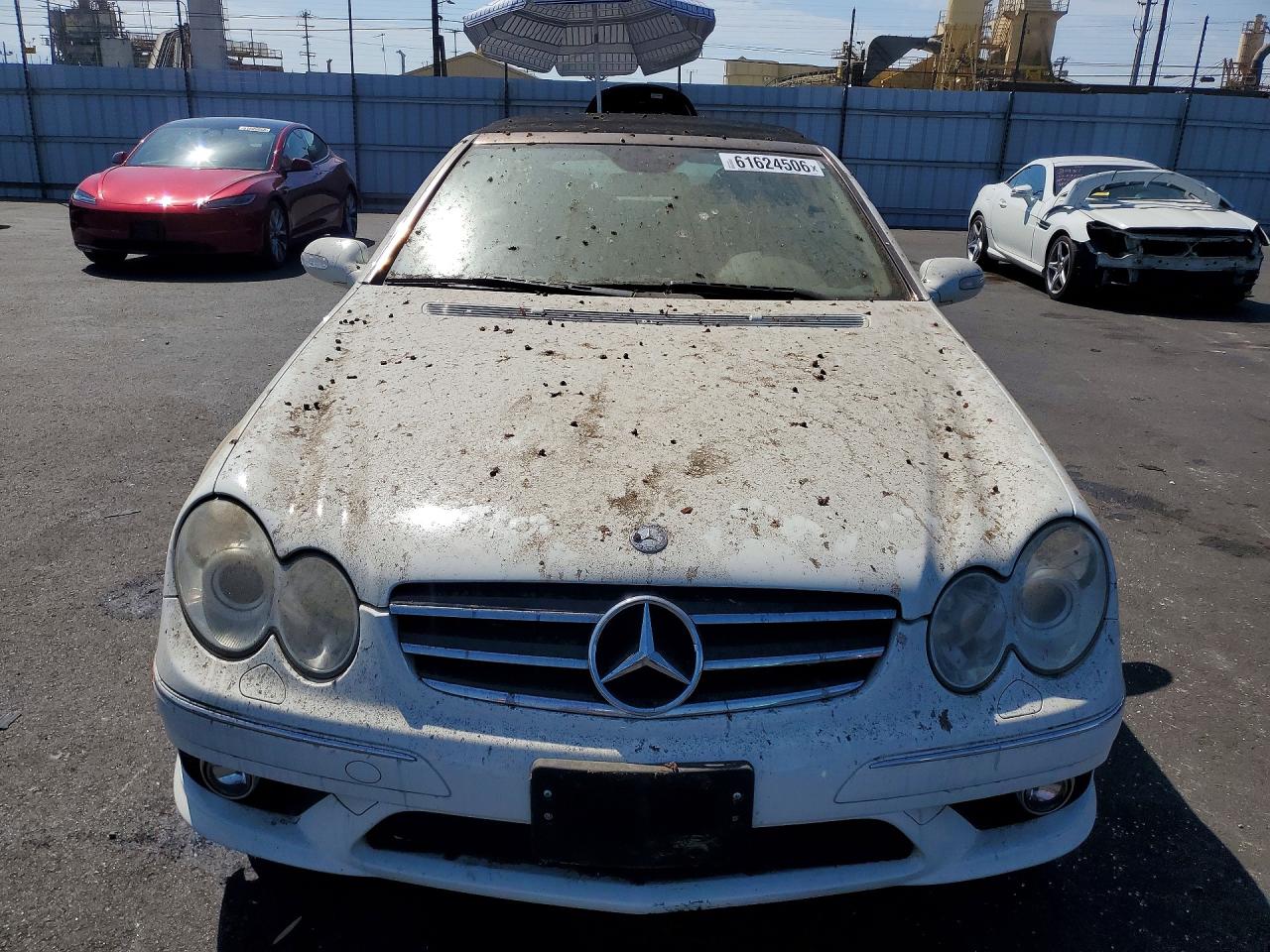 2007 Mercedes-benz Clk 550 White vin: WDBTK72F27T082807