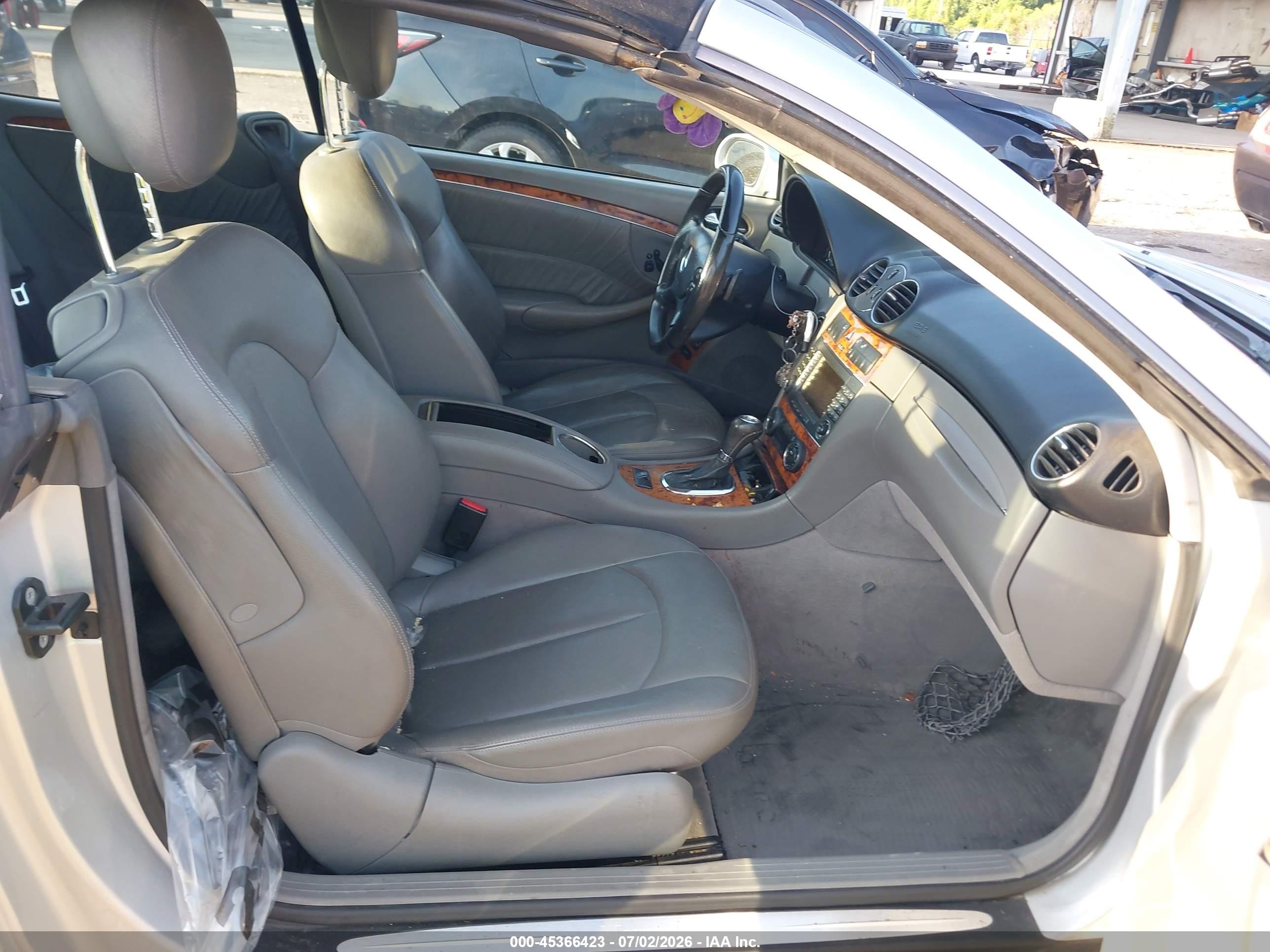 2007 Mercedes-benz Clk 550 Silver vin: WDBTK72F57T076869