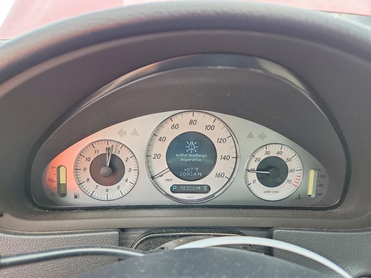 2009 Mercedes-benz Clk 550 Red vin: WDBTK72F69T102530