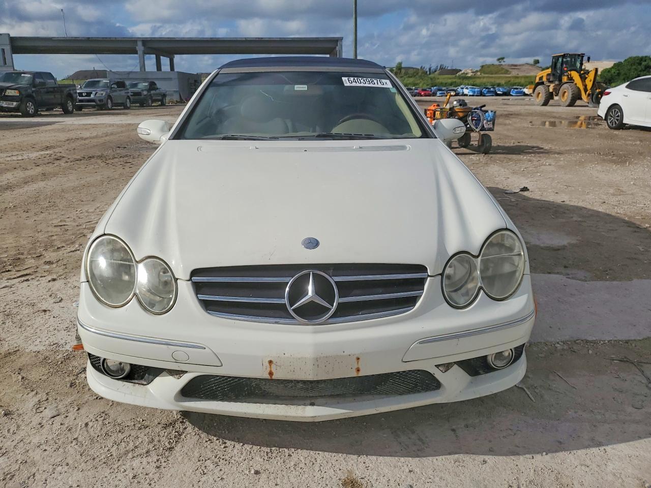 2008 Mercedes-benz Clk 550 White vin: WDBTK72F78T094128