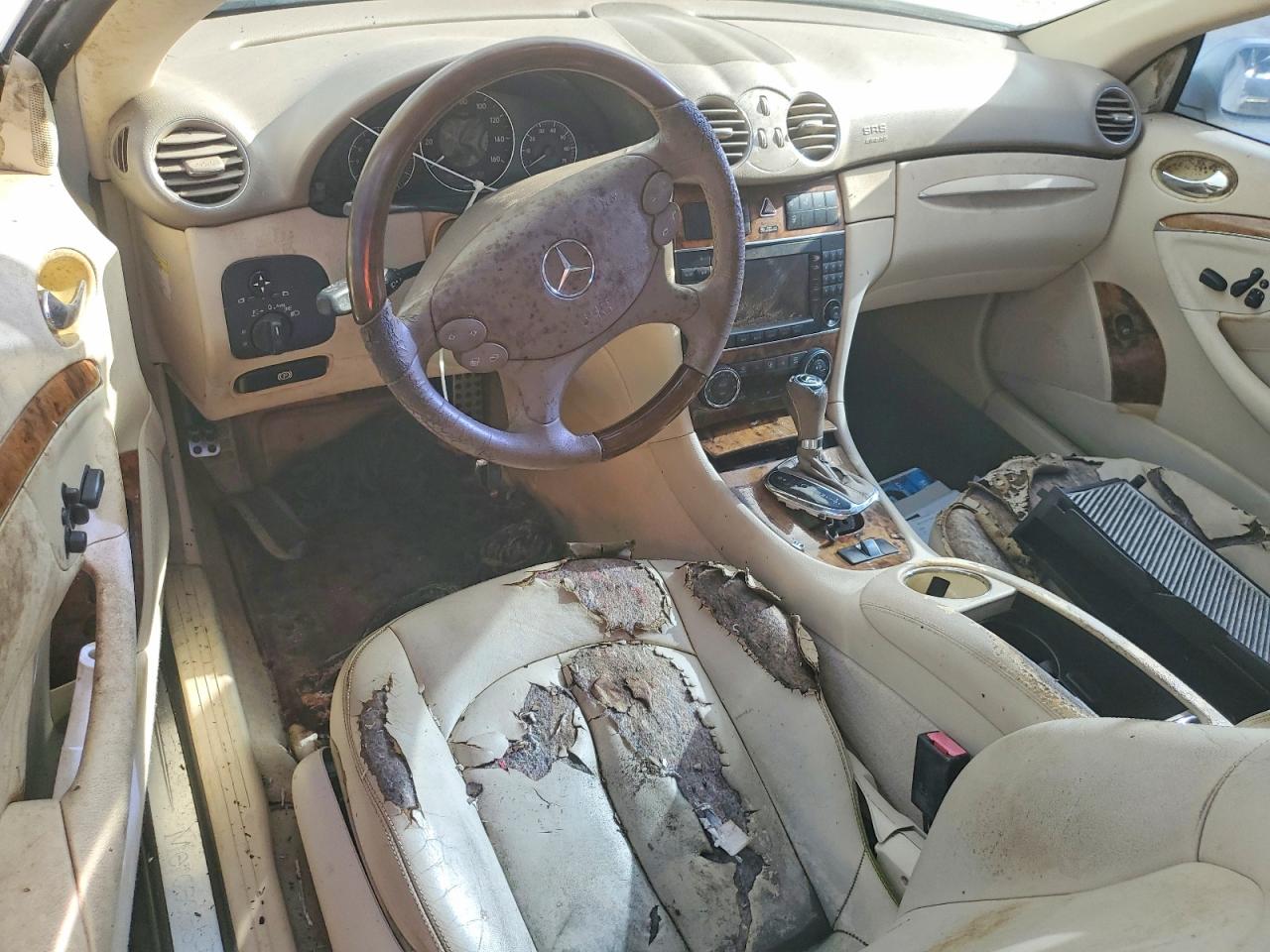2008 Mercedes-benz Clk 550 White vin: WDBTK72F78T094128