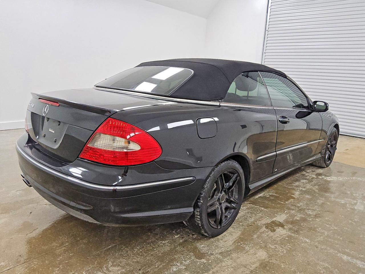 2007 Mercedes-benz Clk 550 Black vin: WDBTK72F87T075585