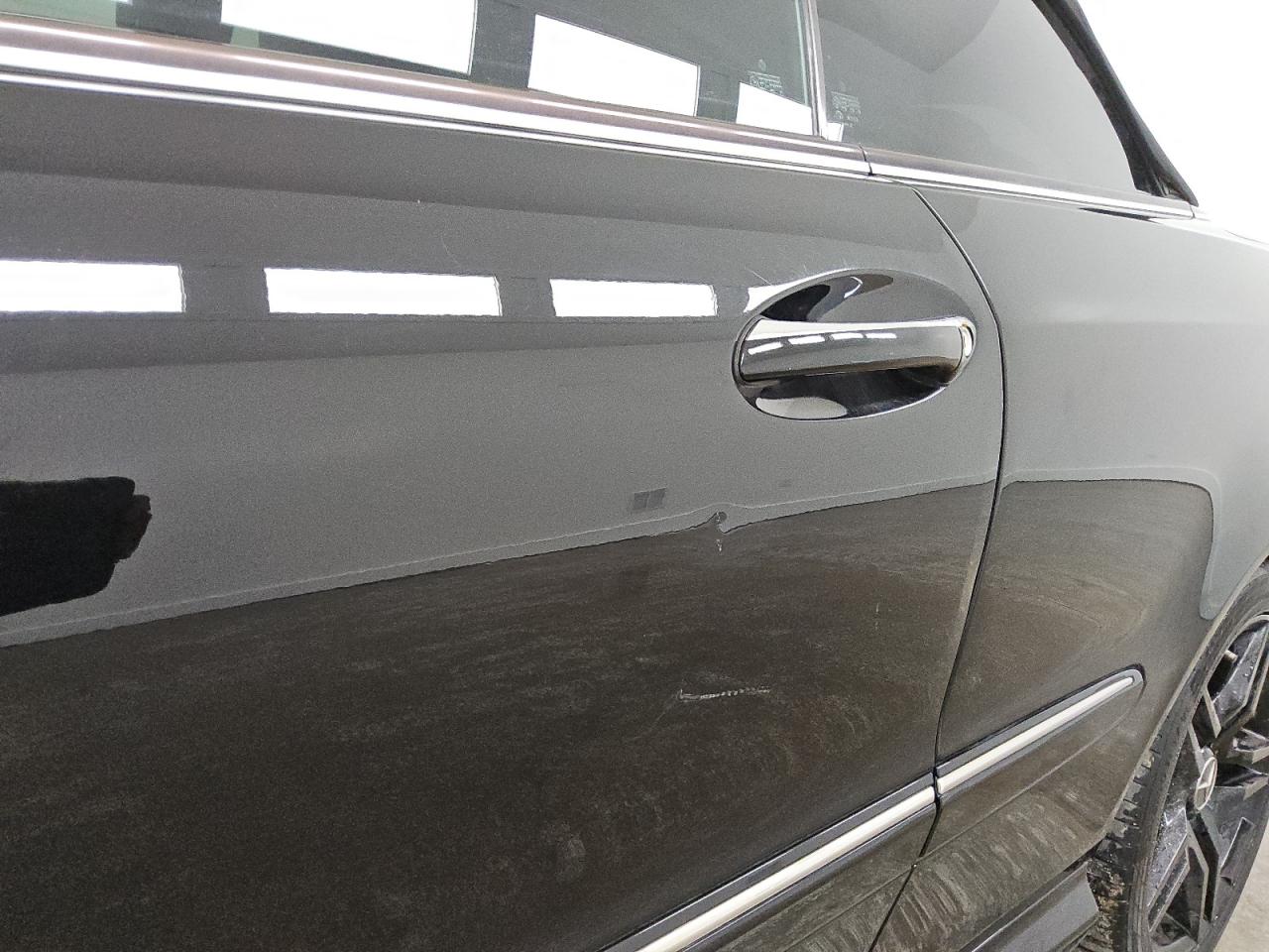 2007 Mercedes-benz Clk 550 Black vin: WDBTK72F87T075585 Damage: Left Front Door, Dent(S) W/ Paint Dmg, 1 To 2 Inches