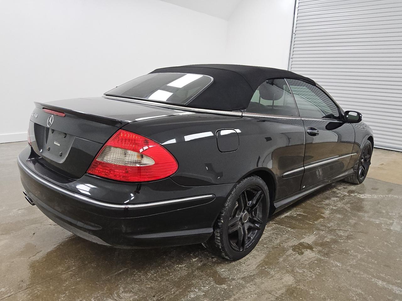2007 Mercedes-benz Clk 550 Black vin: WDBTK72F87T075585 Damage: Right Rear Tire, Worn, Replacement Required