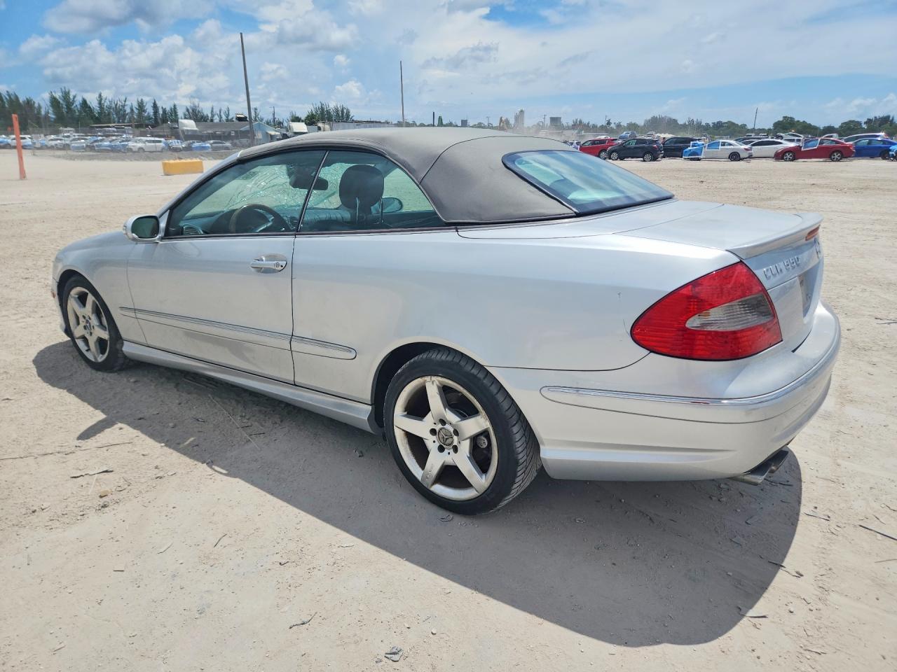 2008 Mercedes-benz Clk 550 Серебряный vin: WDBTK72F88T088533