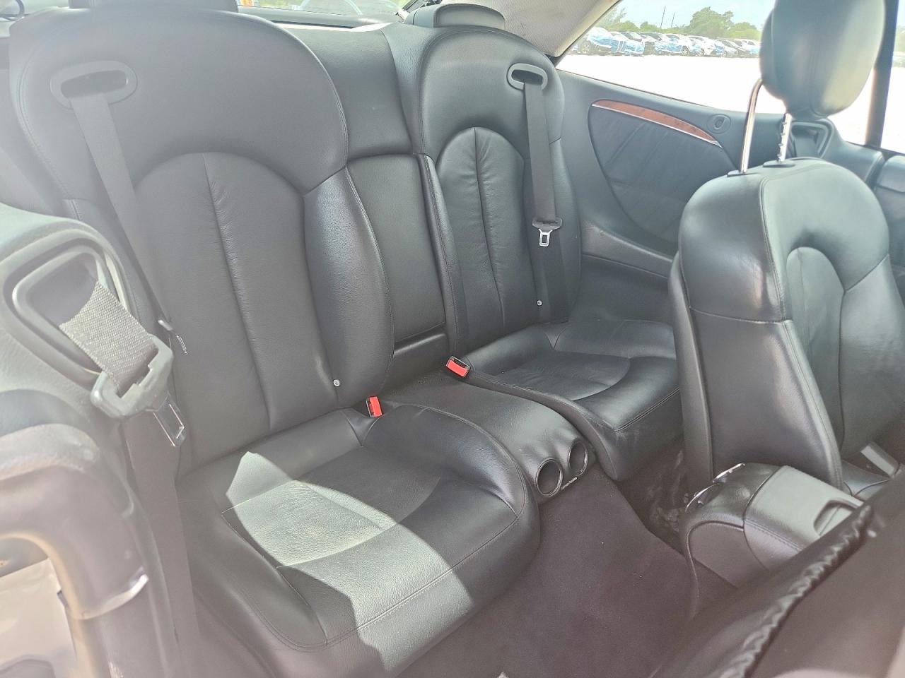 2008 Mercedes-benz Clk 550 Серебряный vin: WDBTK72F88T088533