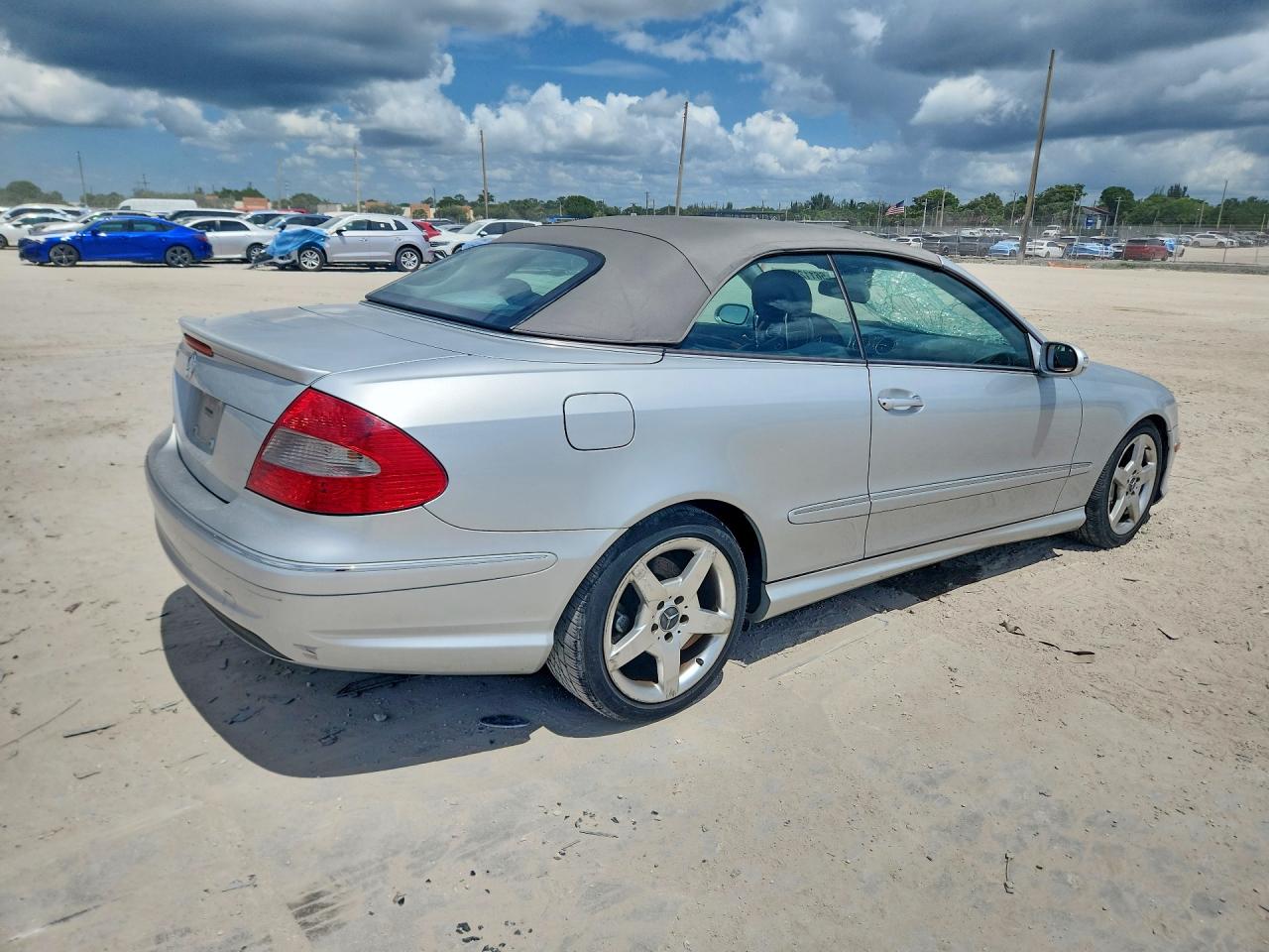 2008 Mercedes-benz Clk 550 Серебряный vin: WDBTK72F88T088533