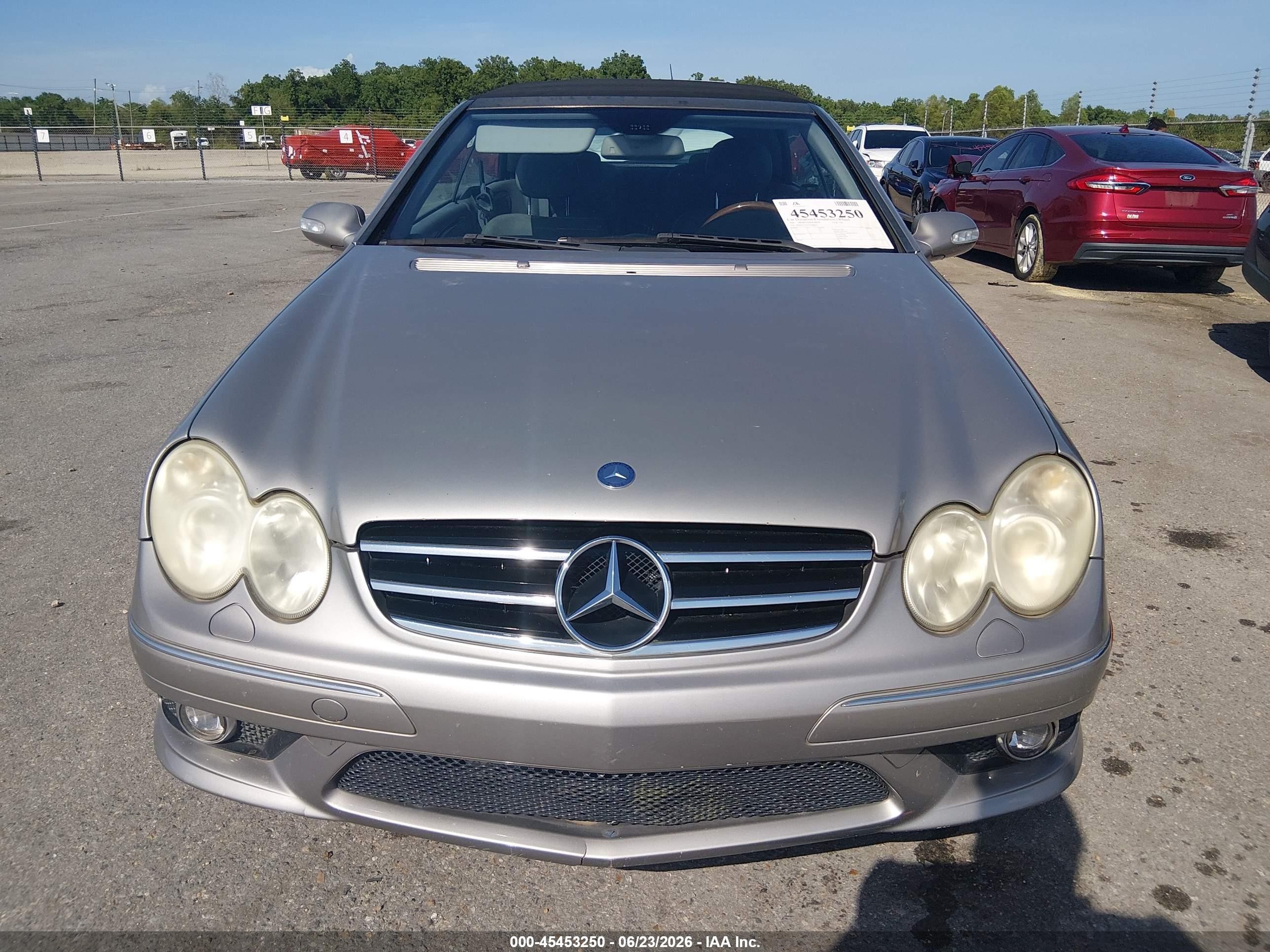 2007 Mercedes-benz Clk 550   Серебряный vin: WDBTK72GX7T086175