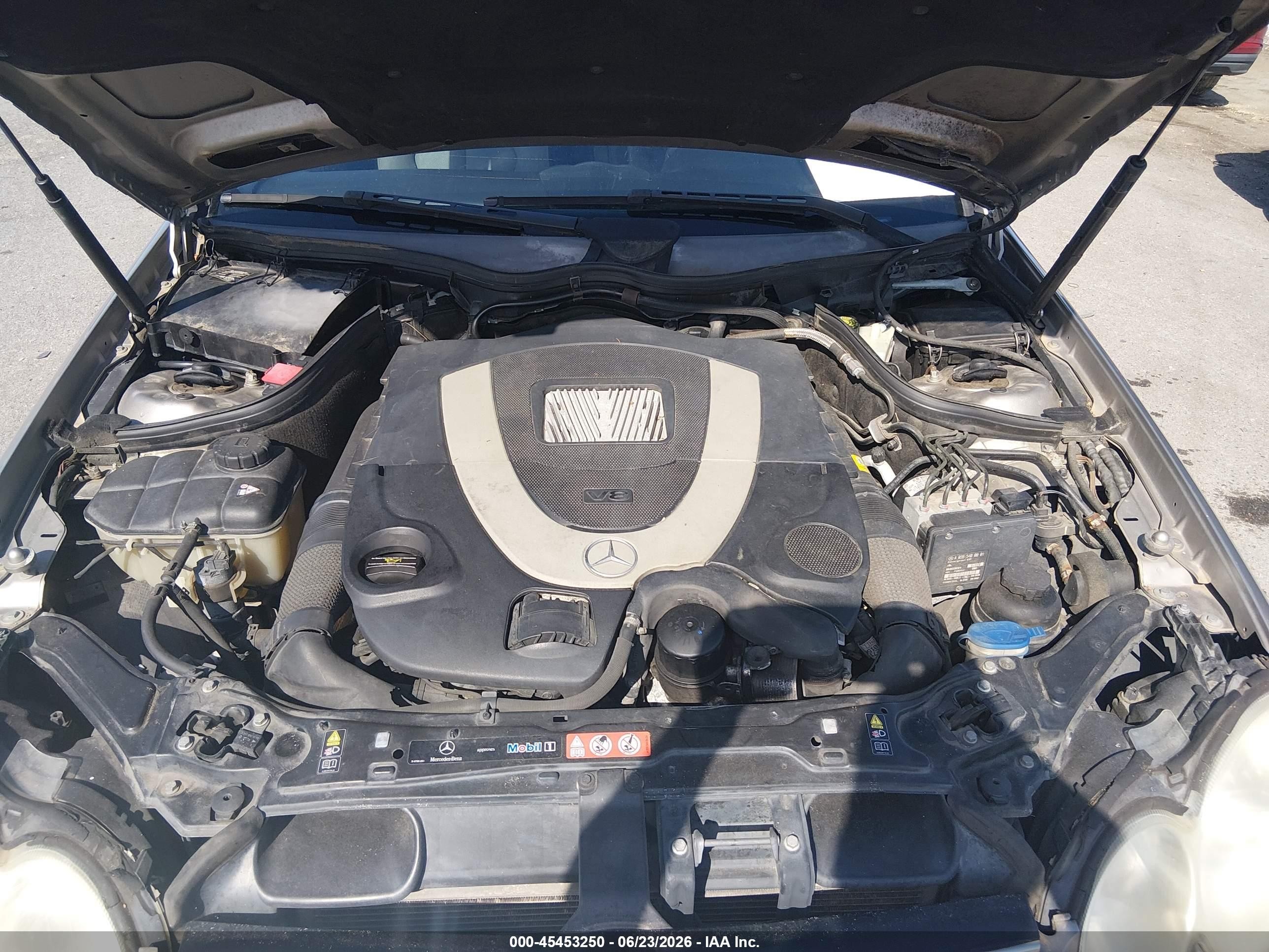 2007 Mercedes-benz Clk 550   Серебряный vin: WDBTK72GX7T086175