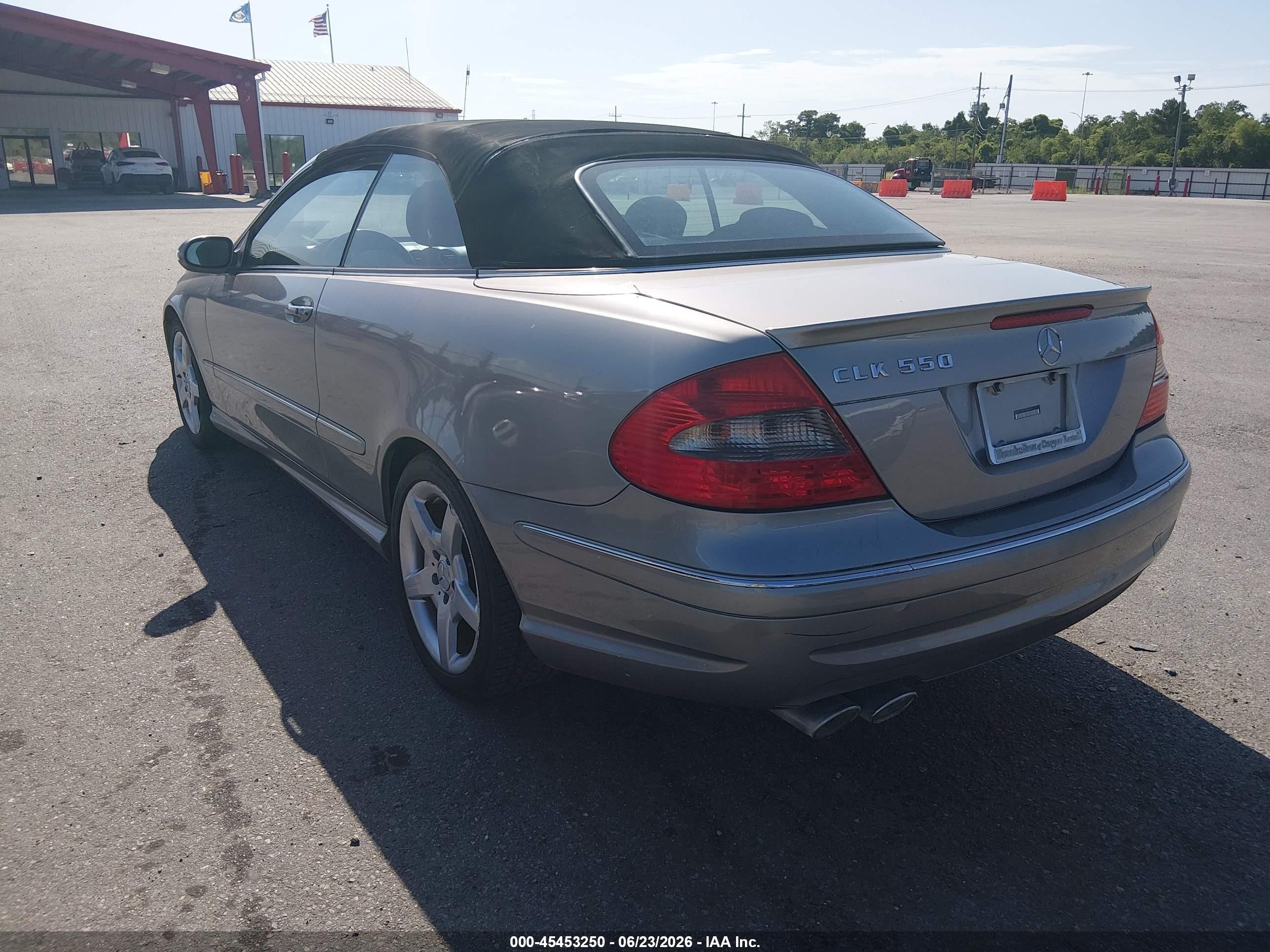 2007 Mercedes-benz Clk 550   Серебряный vin: WDBTK72GX7T086175