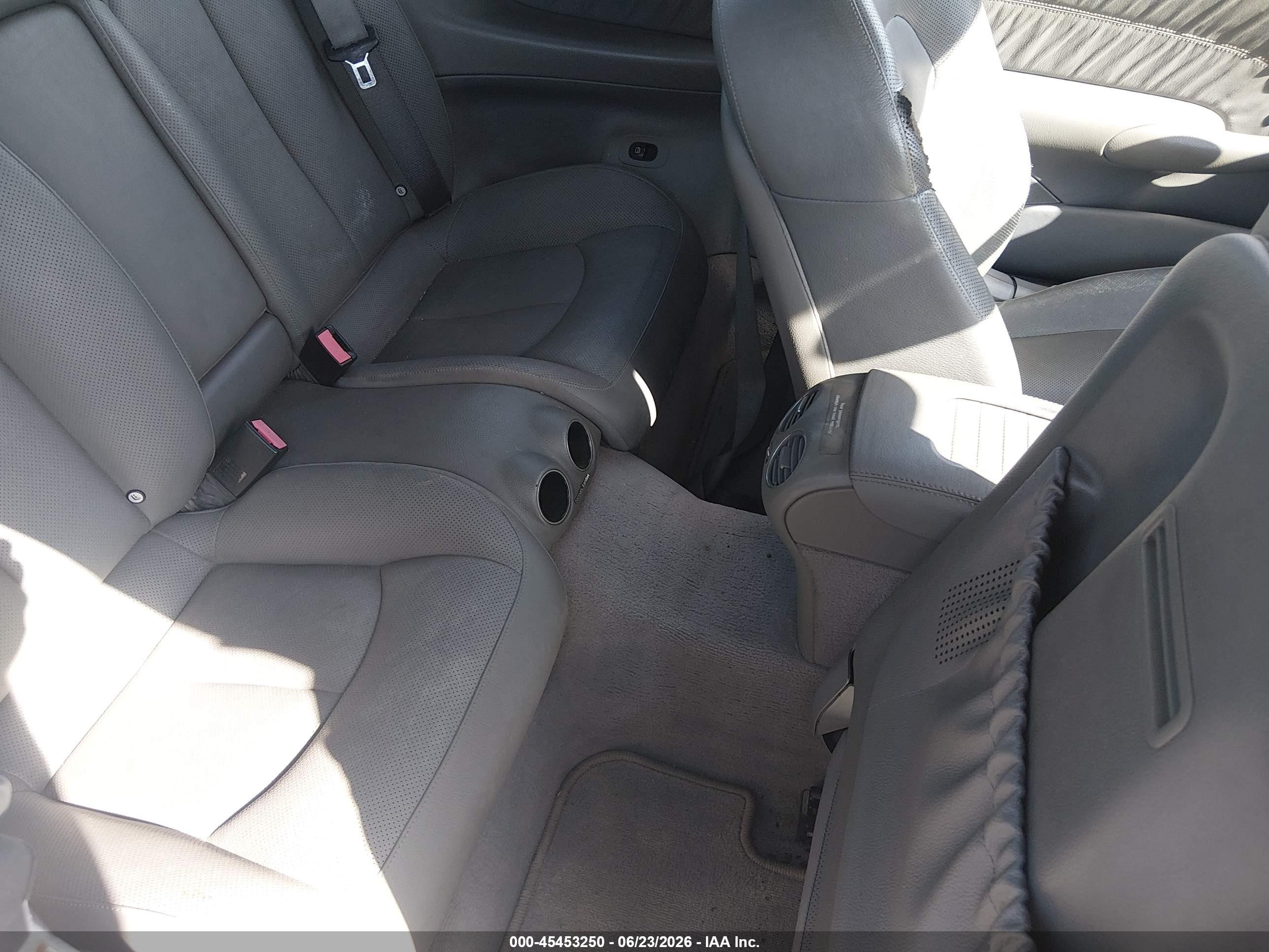 2007 Mercedes-benz Clk 550   Серебряный vin: WDBTK72GX7T086175
