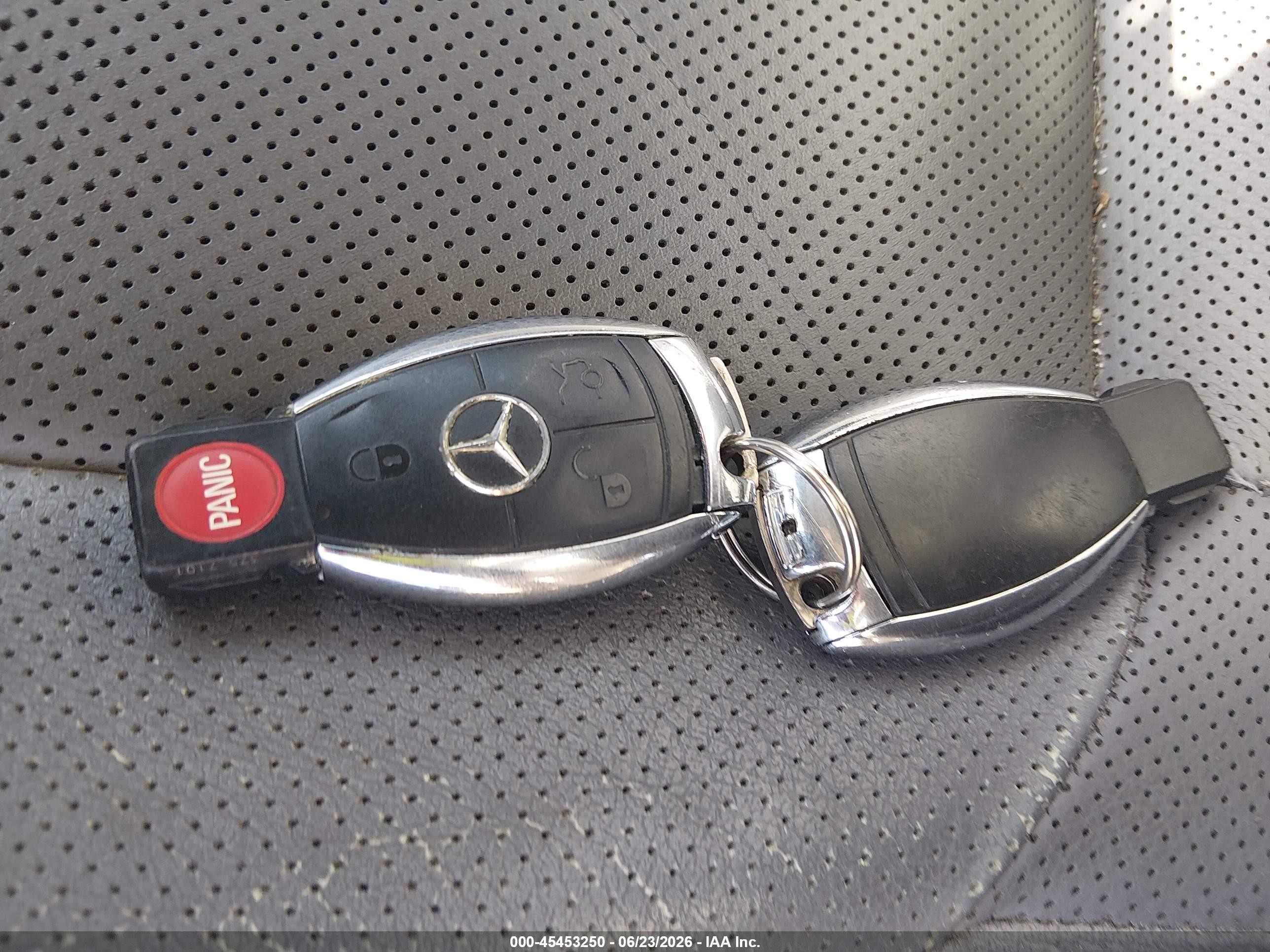 2007 Mercedes-benz Clk 550   Серебряный vin: WDBTK72GX7T086175