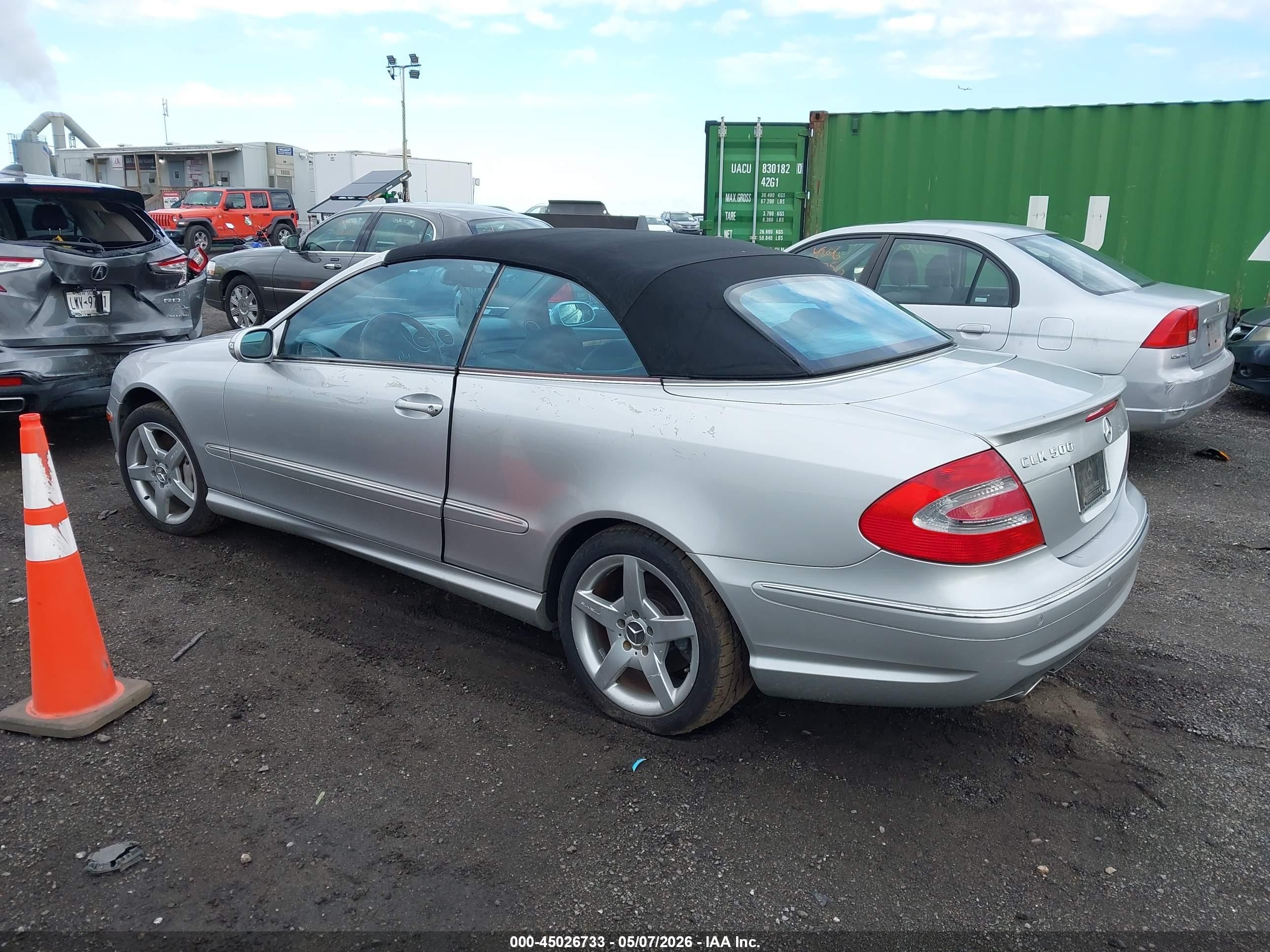 2005 Mercedes-benz Clk 500   White vin: WDBTK75G85T054513