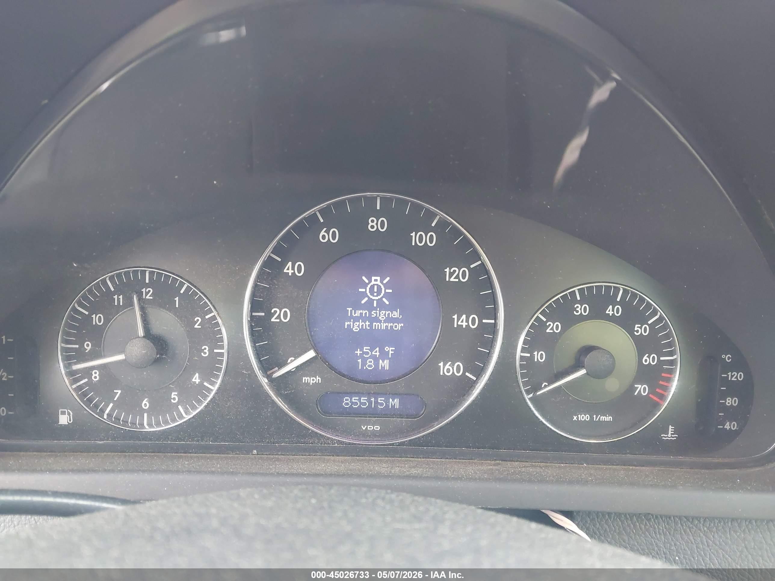 2005 Mercedes-benz Clk 500   White vin: WDBTK75G85T054513