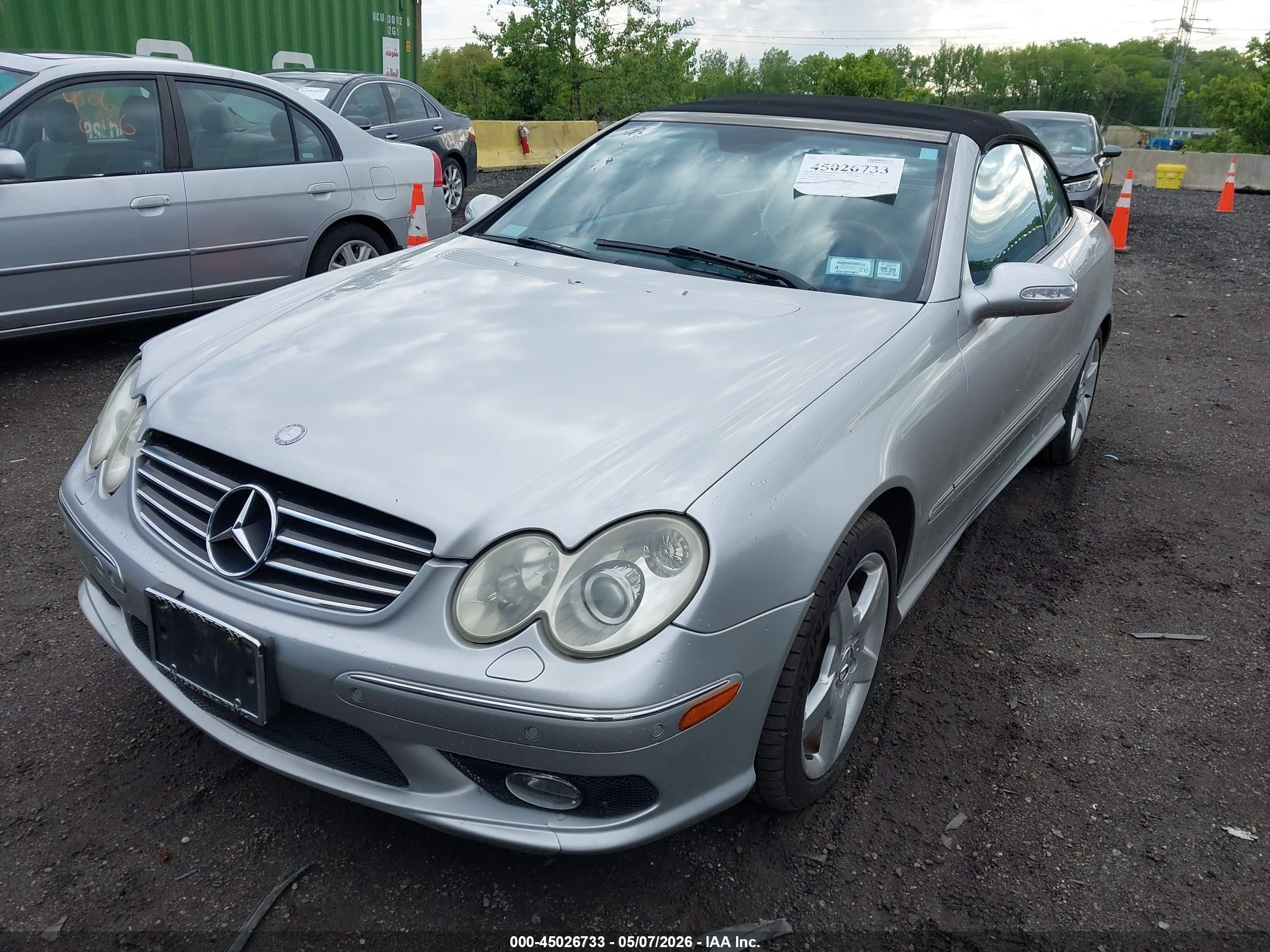 2005 Mercedes-benz Clk 500   White vin: WDBTK75G85T054513
