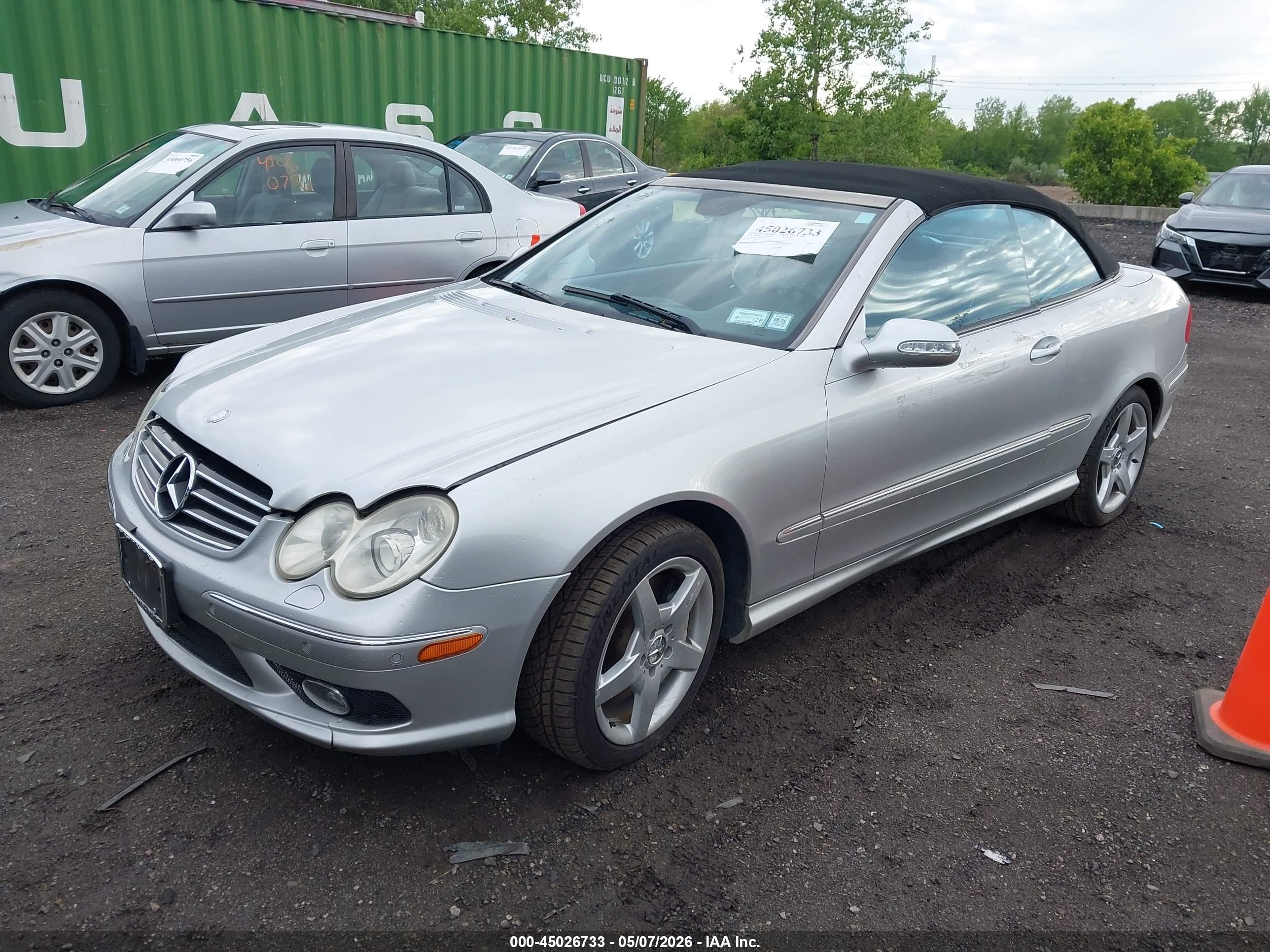 2005 Mercedes-benz Clk 500   White vin: WDBTK75G85T054513