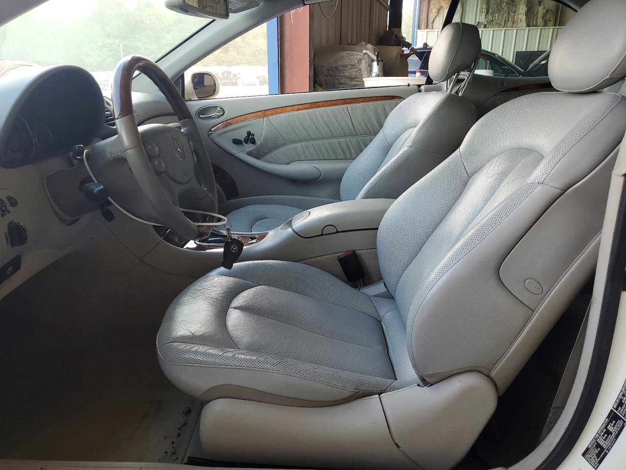 2005 Mercedes-benz Clk 500 White vin: WDBTK75GX5T035378