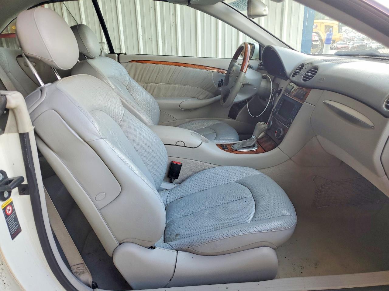 2005 Mercedes-benz Clk 500 White vin: WDBTK75GX5T035378