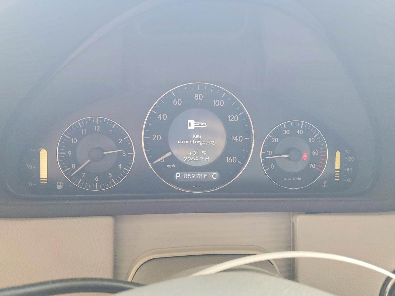2005 Mercedes-benz Clk 500 White vin: WDBTK75GX5T035378