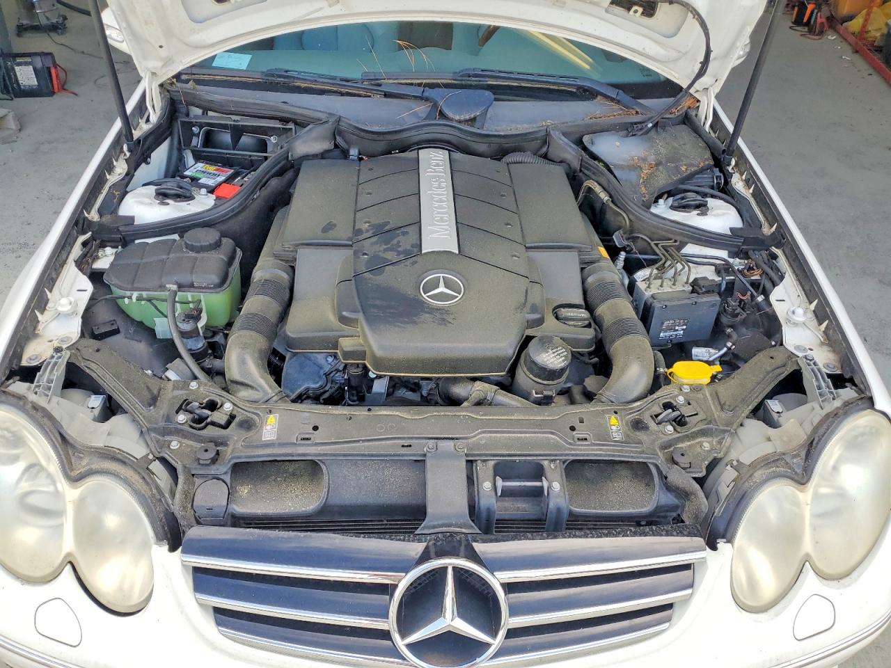 2005 Mercedes-benz Clk 500 White vin: WDBTK75GX5T035378