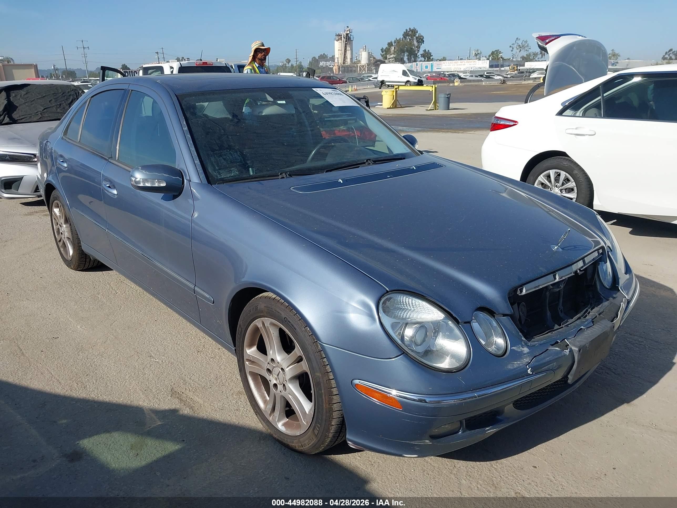 2006 Mercedes-benz E 350   Blue vin: WDBUF56J76A913711