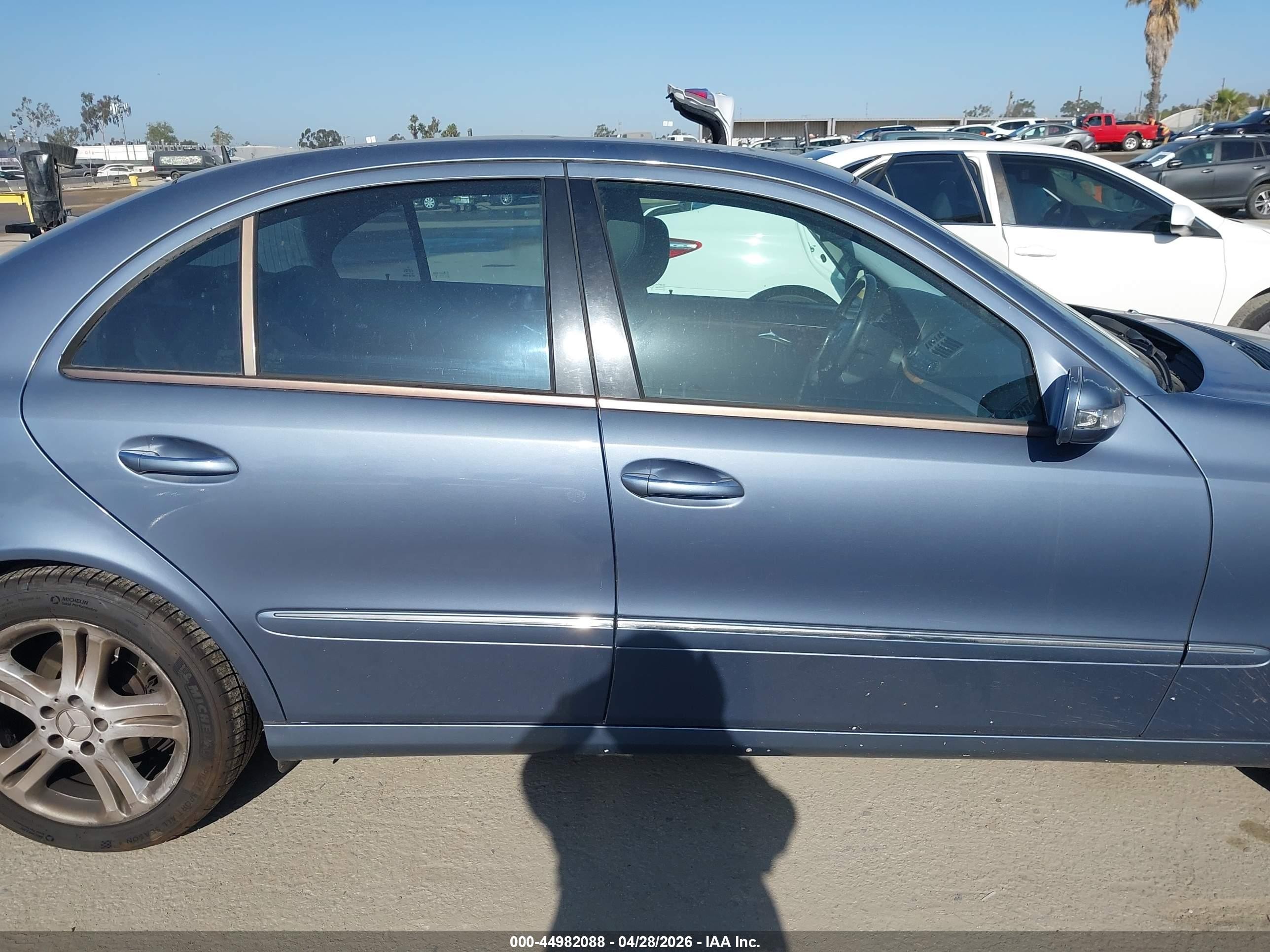 2006 Mercedes-benz E 350   Blue vin: WDBUF56J76A913711