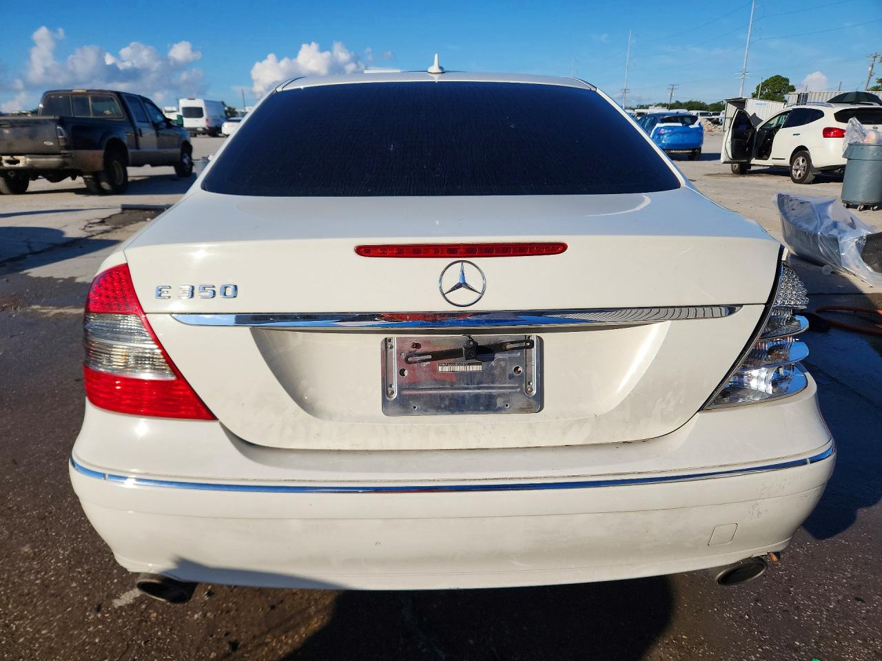 2008 Mercedes-benz E 350 White vin: WDBUF56X08B309872