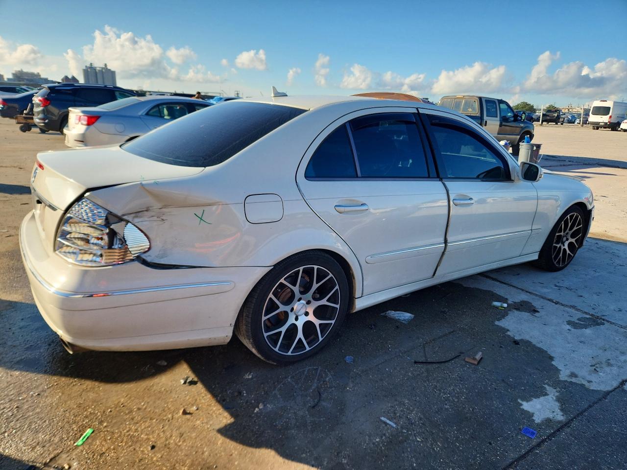 2008 Mercedes-benz E 350 White vin: WDBUF56X08B309872
