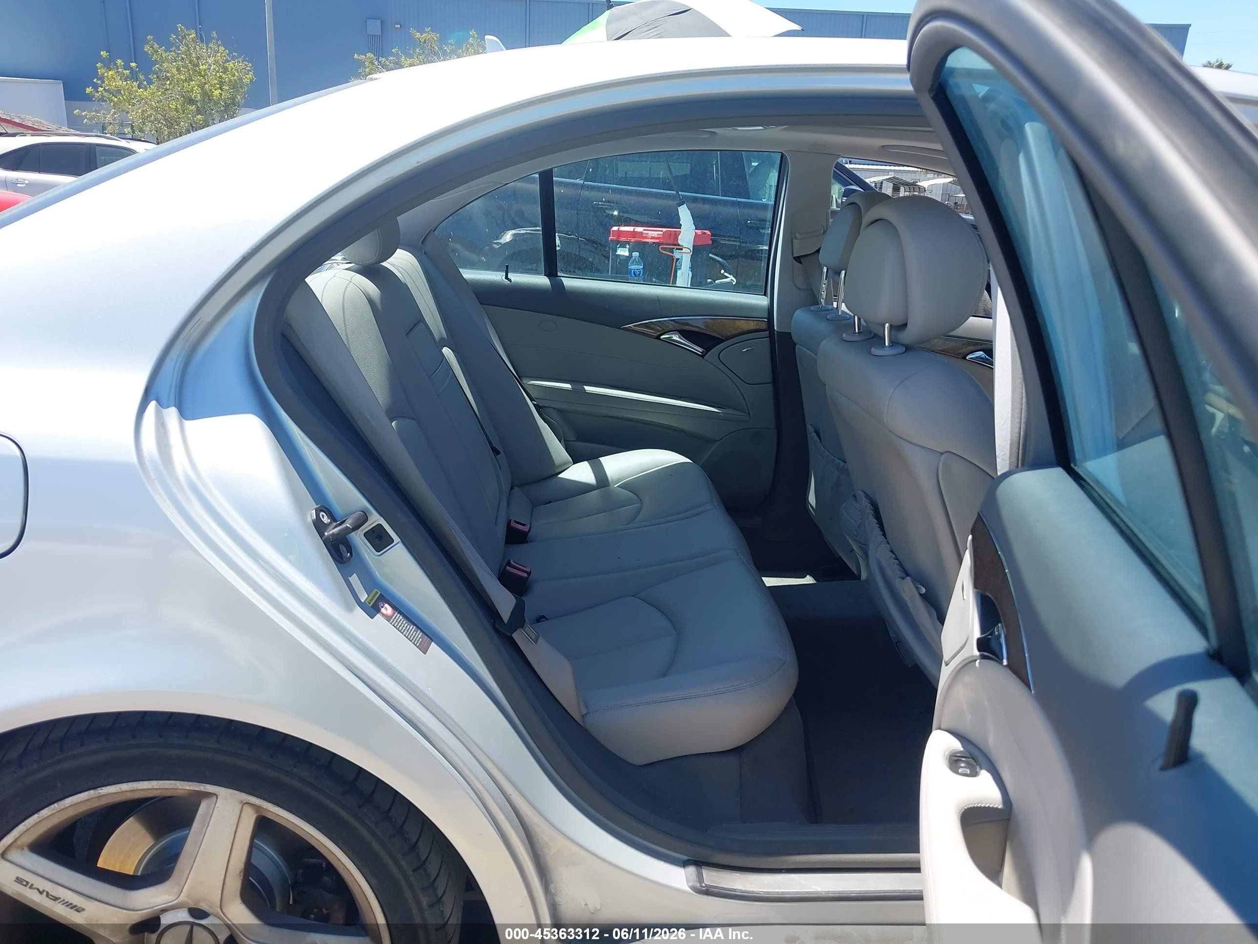 2009 Mercedes-benz E 350   Gray vin: WDBUF56X09B372651
