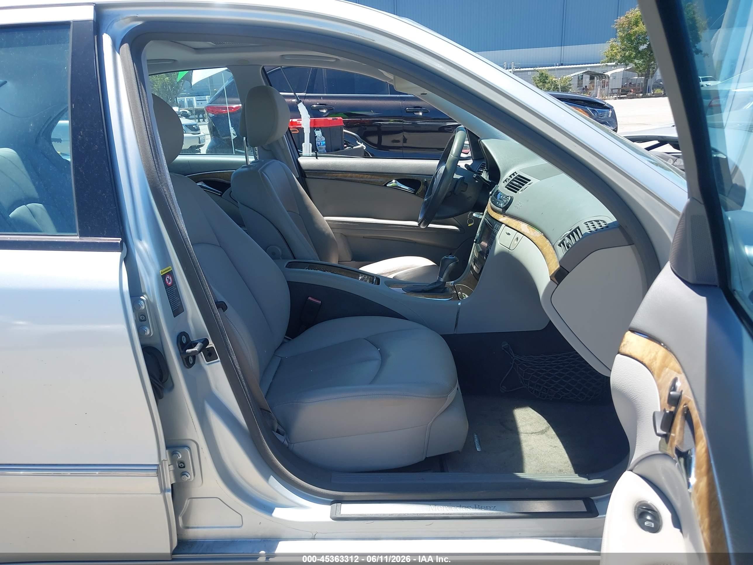 2009 Mercedes-benz E 350   Gray vin: WDBUF56X09B372651