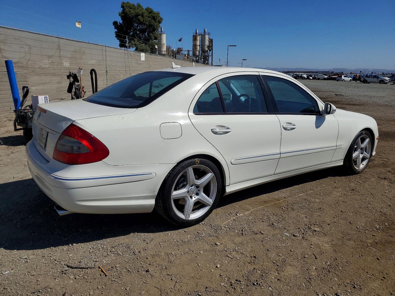 2009 Mercedes-benz E 350 White vin: WDBUF56X09B419774