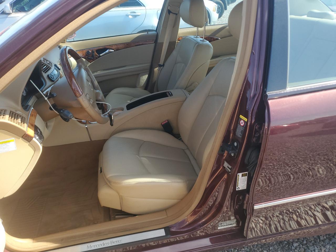 2007 Mercedes-benz E 350 Maroon vin: WDBUF56X17B178532