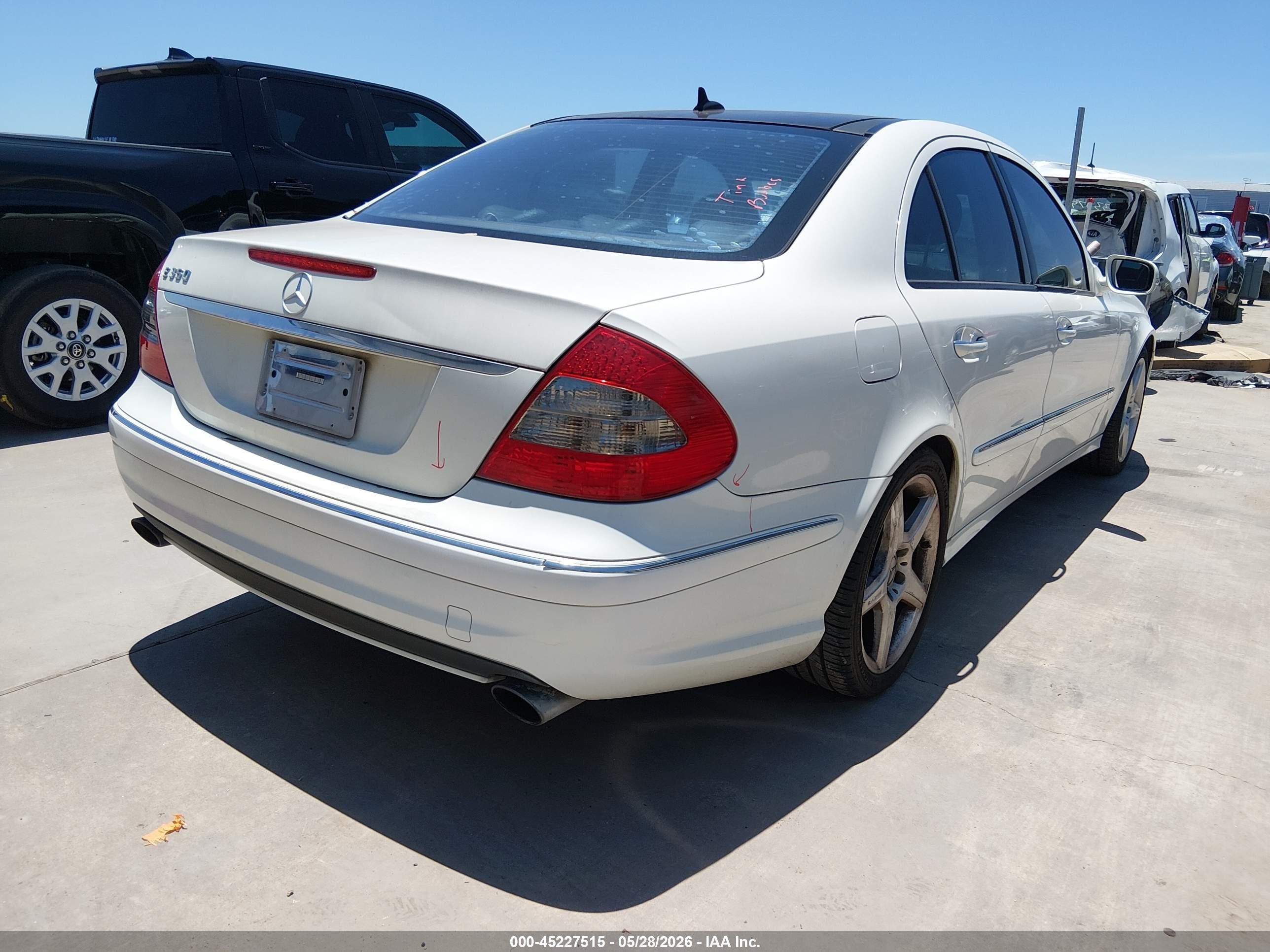 2009 Mercedes-benz E 350   White vin: WDBUF56X19B438043