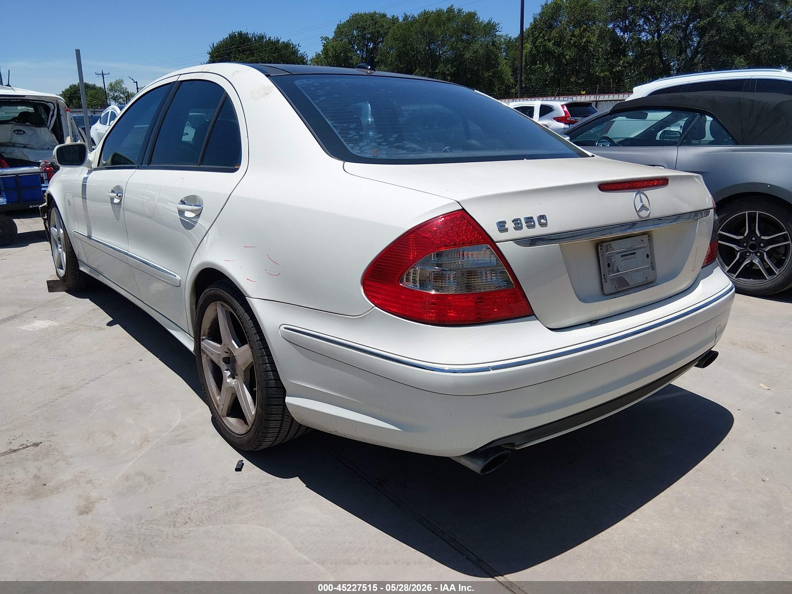 2009 Mercedes-benz E 350   White vin: WDBUF56X19B438043