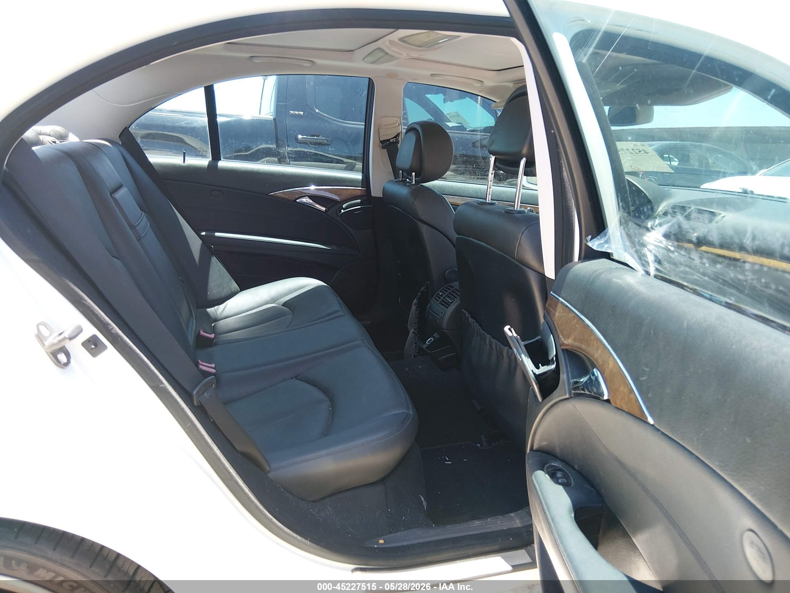 2009 Mercedes-benz E 350   White vin: WDBUF56X19B438043