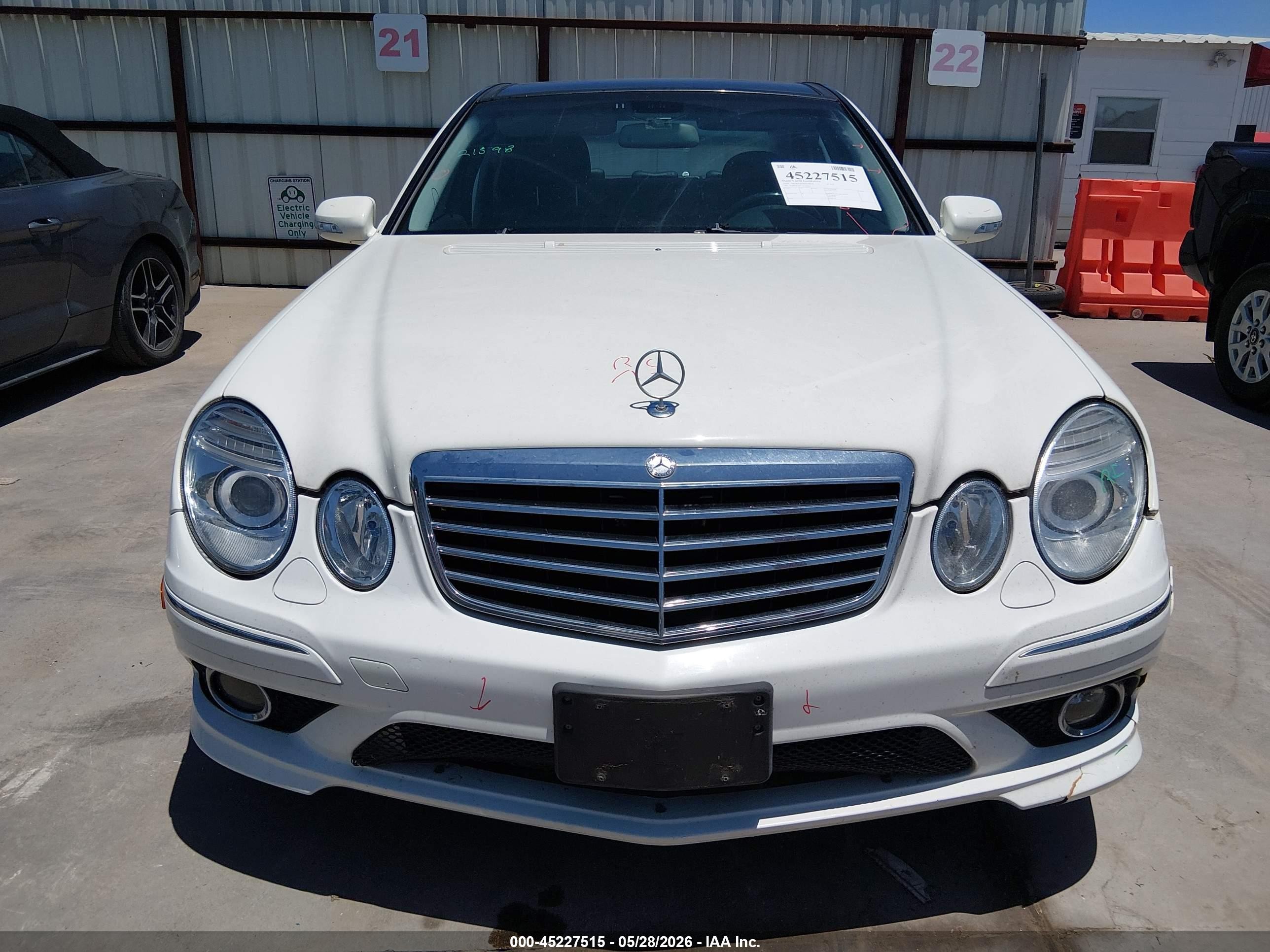 2009 Mercedes-benz E 350   White vin: WDBUF56X19B438043