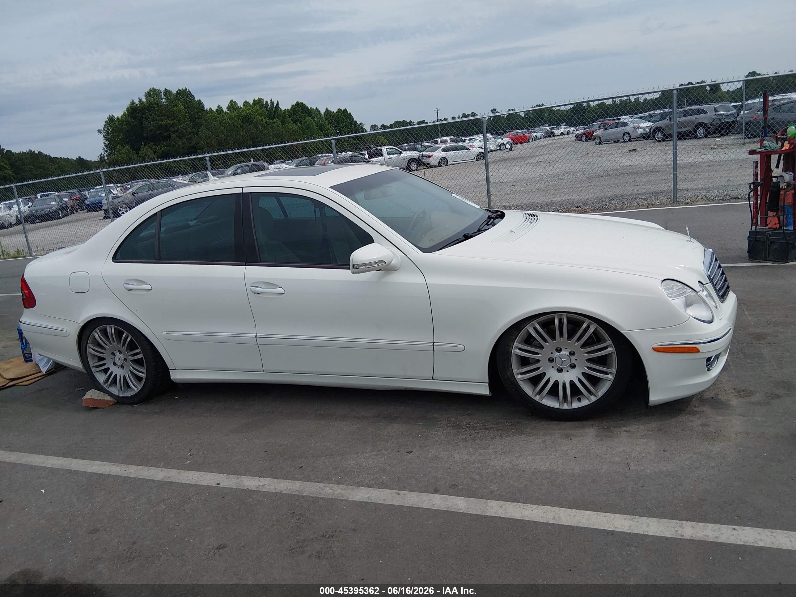 2007 Mercedes-benz E 350   White vin: WDBUF56X27B089763