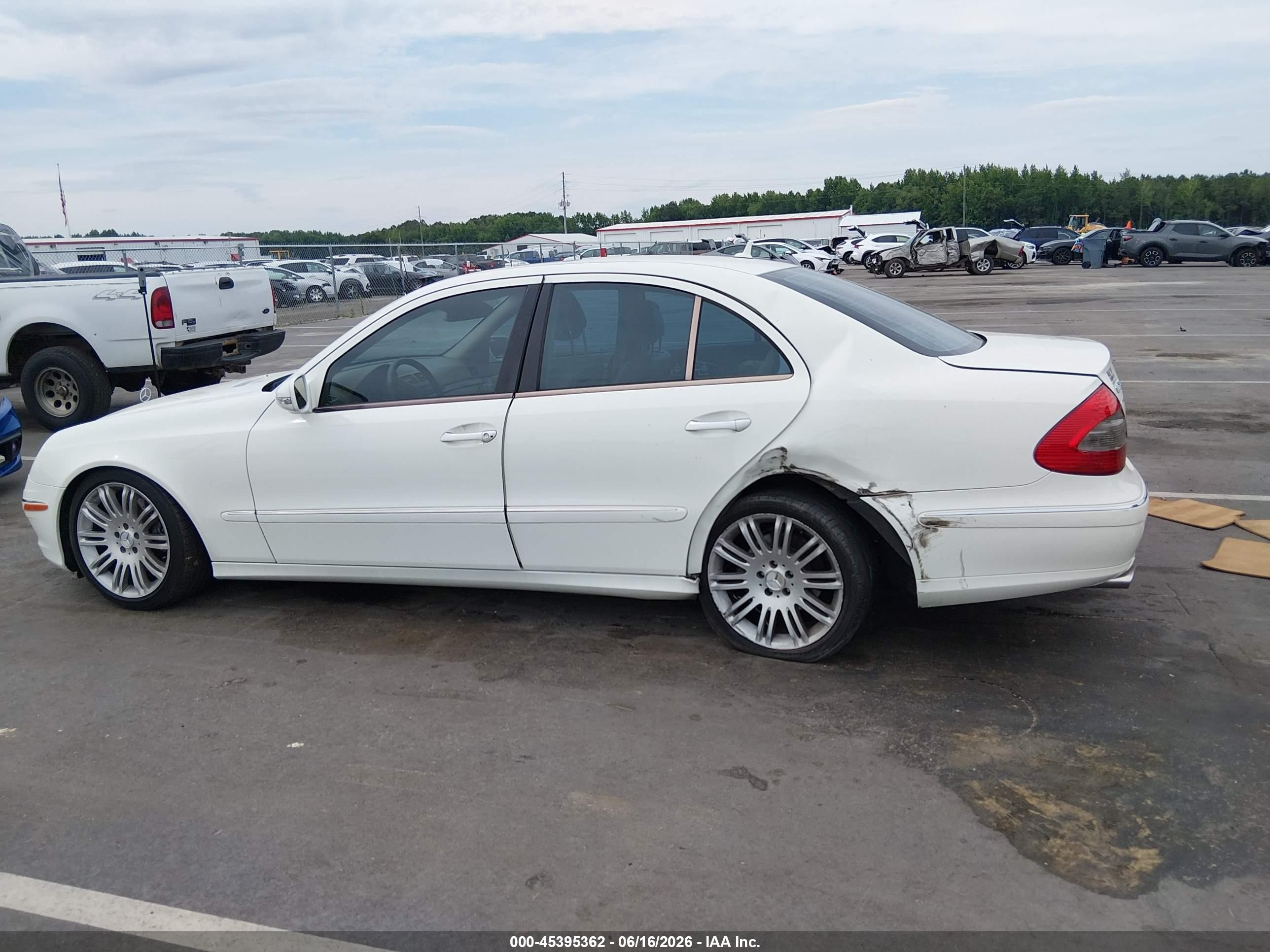 2007 Mercedes-benz E 350   White vin: WDBUF56X27B089763