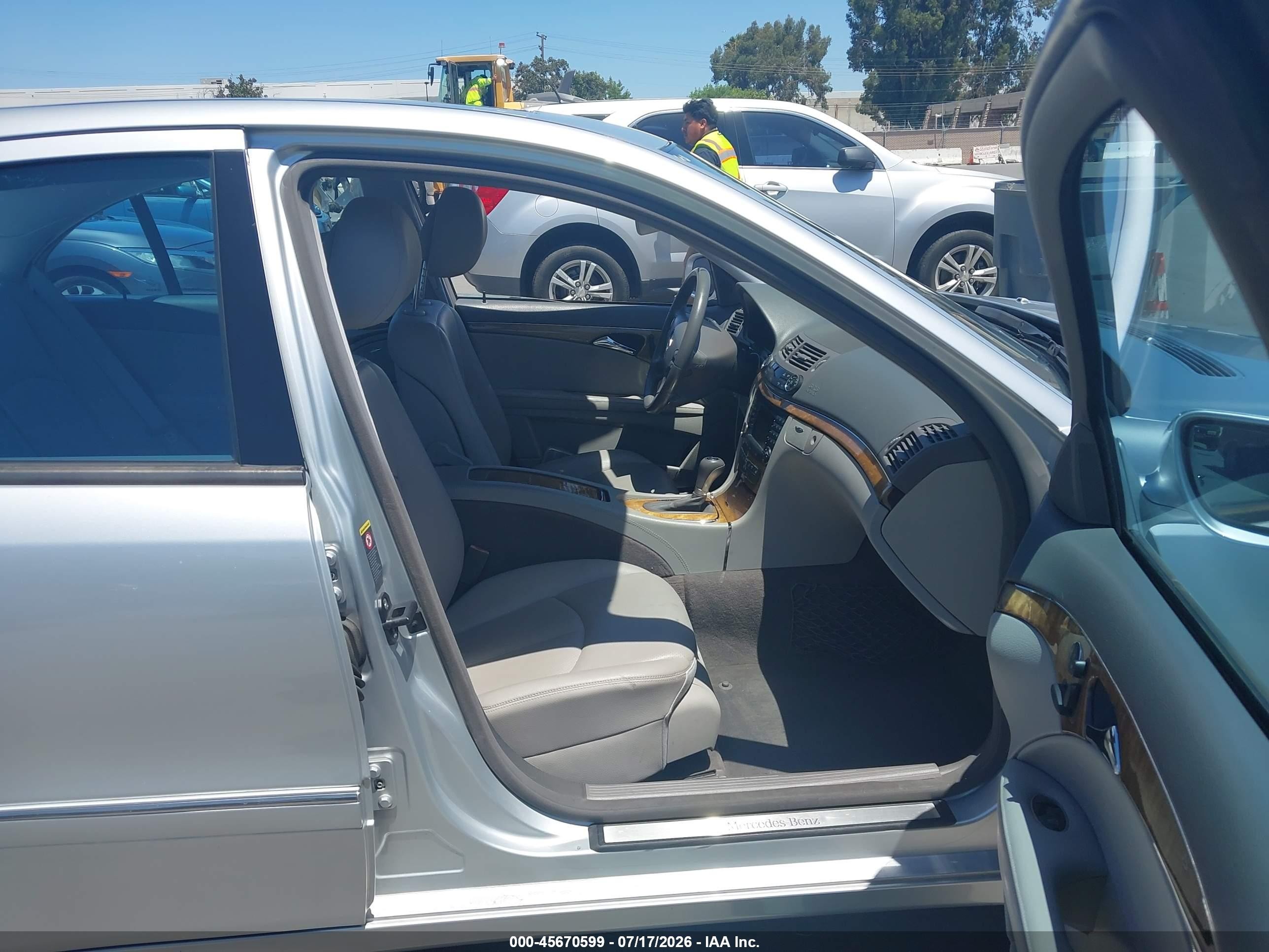 2008 Mercedes-benz E 350   Silver vin: WDBUF56X28B343246