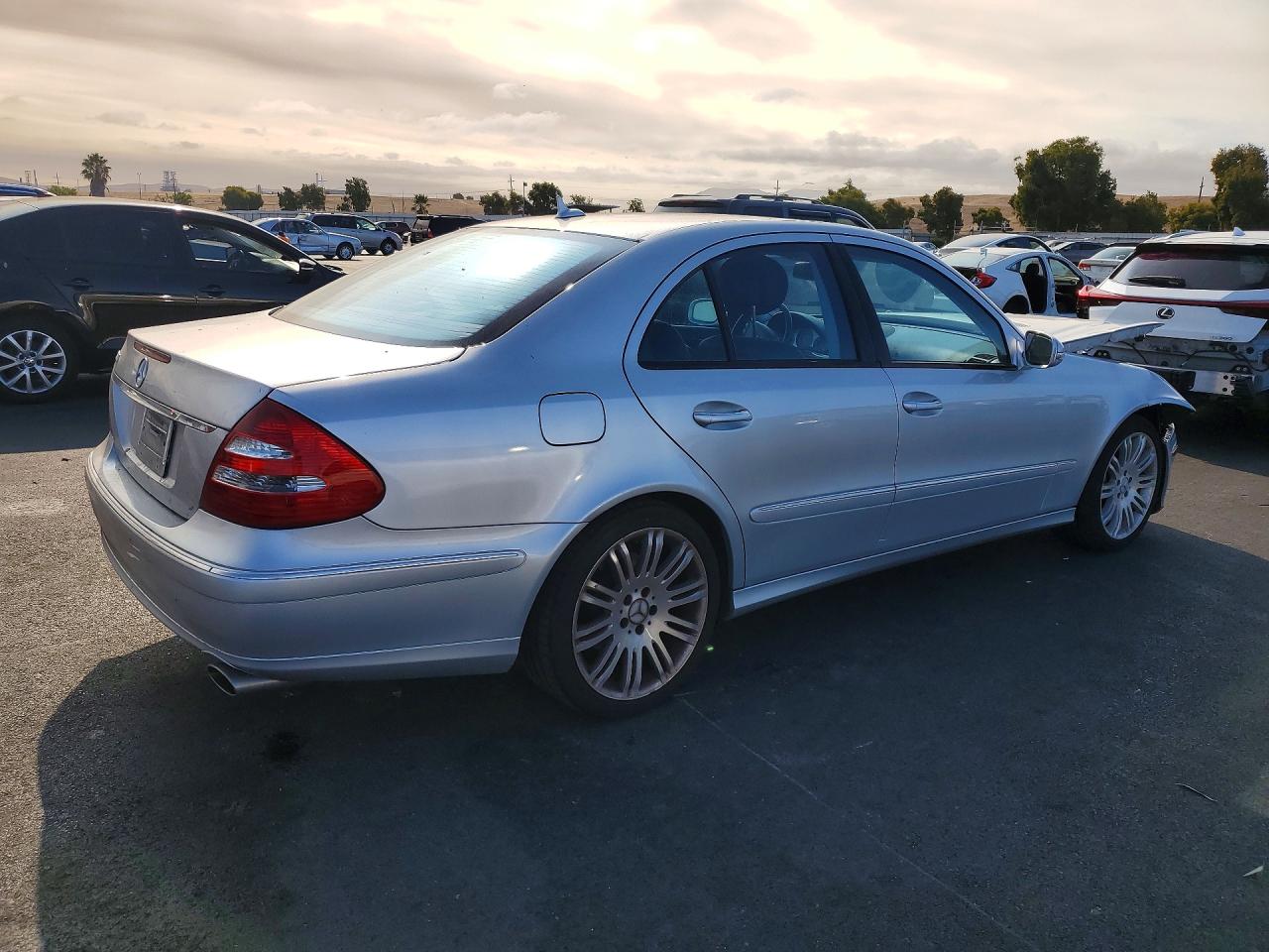 2007 Mercedes-benz E 350 Silver vin: WDBUF56X37B070722