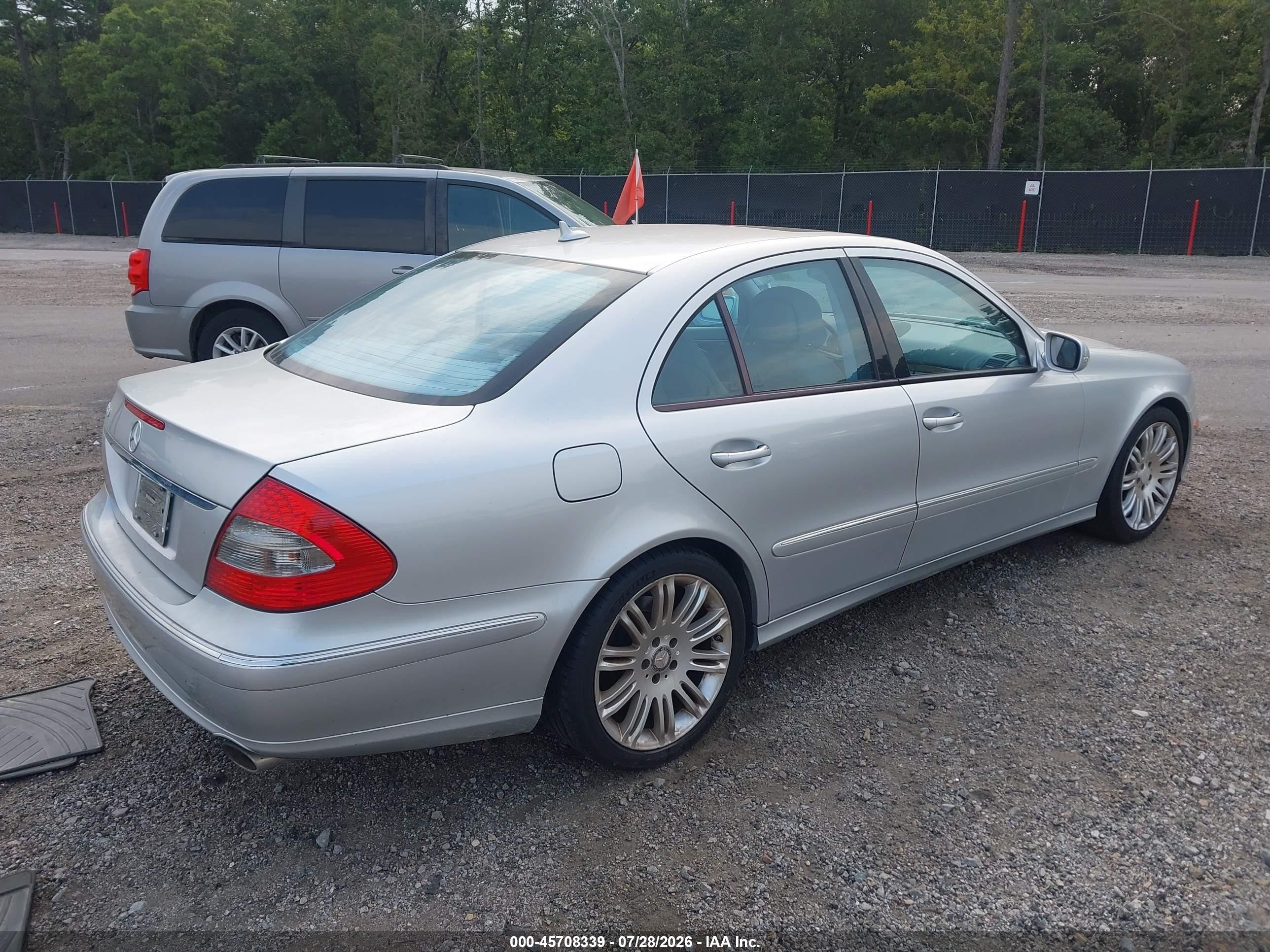 2008 Mercedes-benz E 350   Silver vin: WDBUF56X38B340100