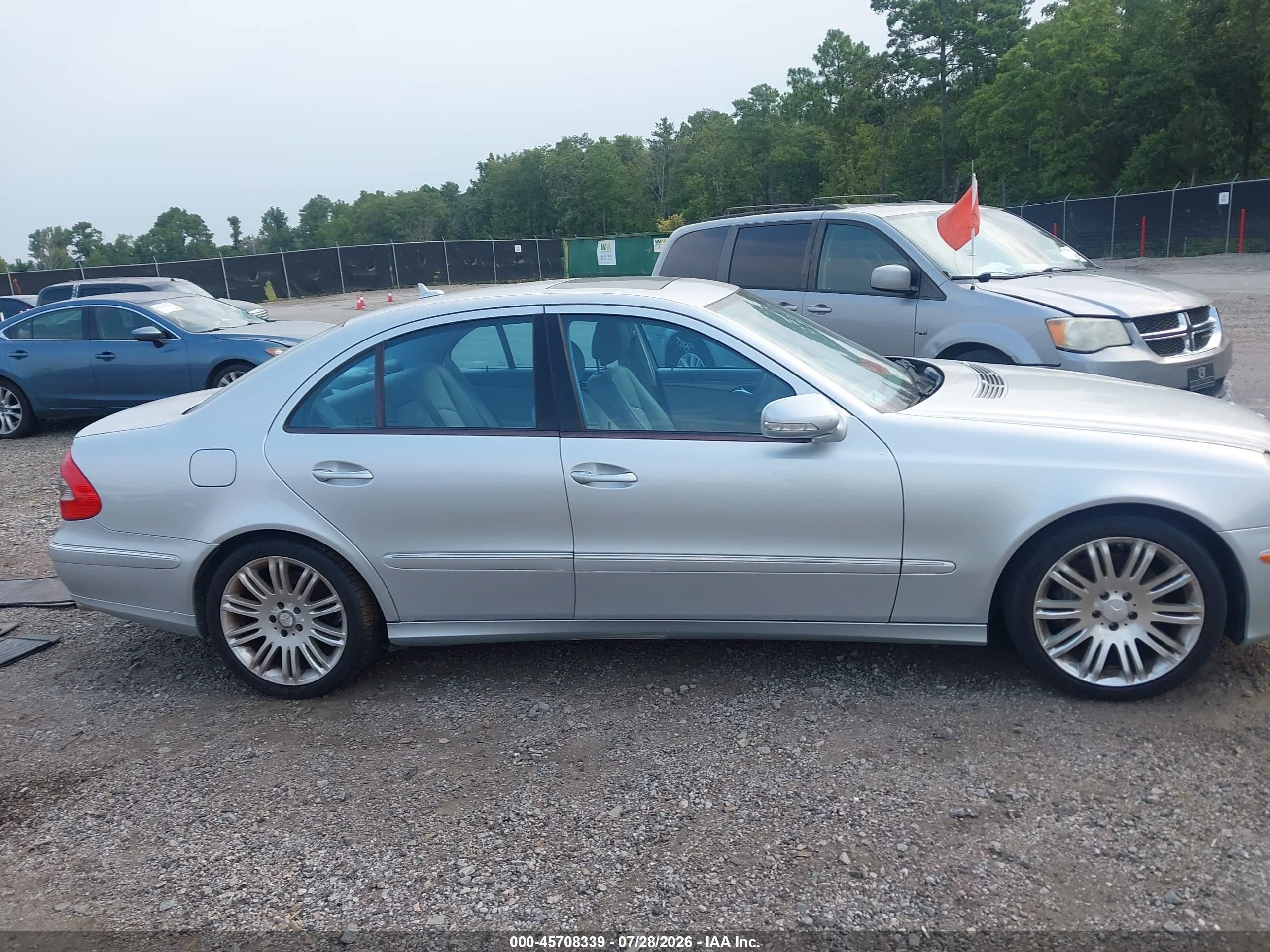 2008 Mercedes-benz E 350   Silver vin: WDBUF56X38B340100