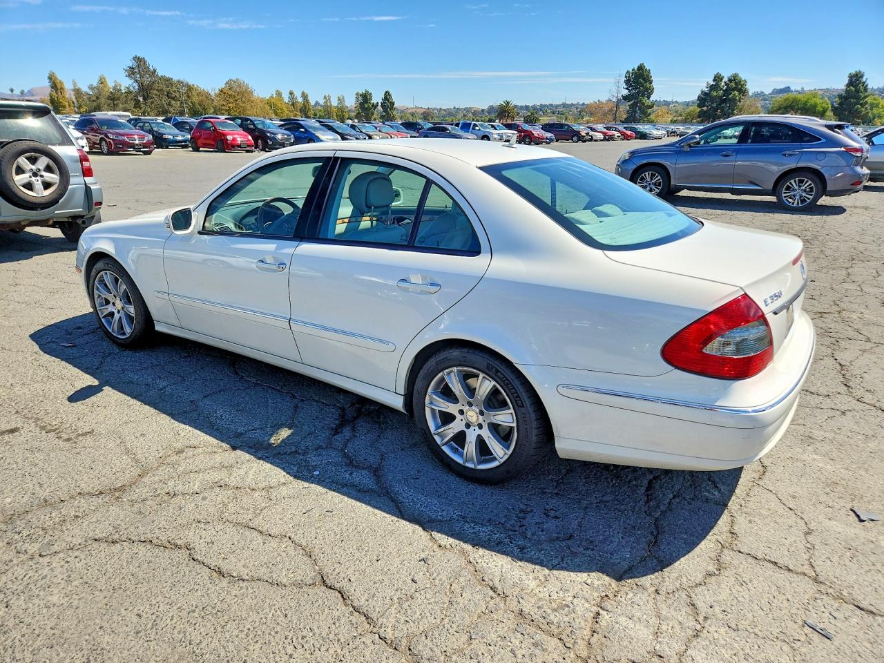 2009 Mercedes-benz E 350 White vin: WDBUF56X39B368397