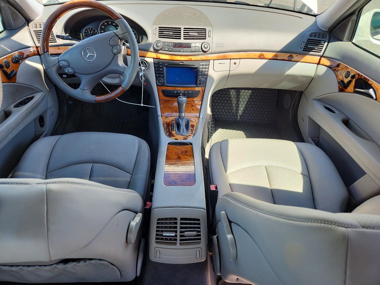 2009 Mercedes-benz E 350 White vin: WDBUF56X39B368397