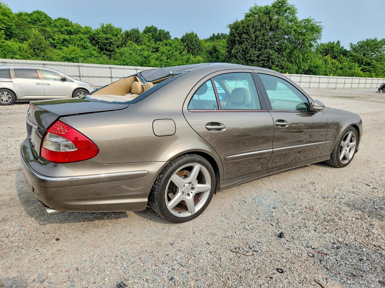 2009 Mercedes-benz E 350 Gray vin: WDBUF56X39B407568