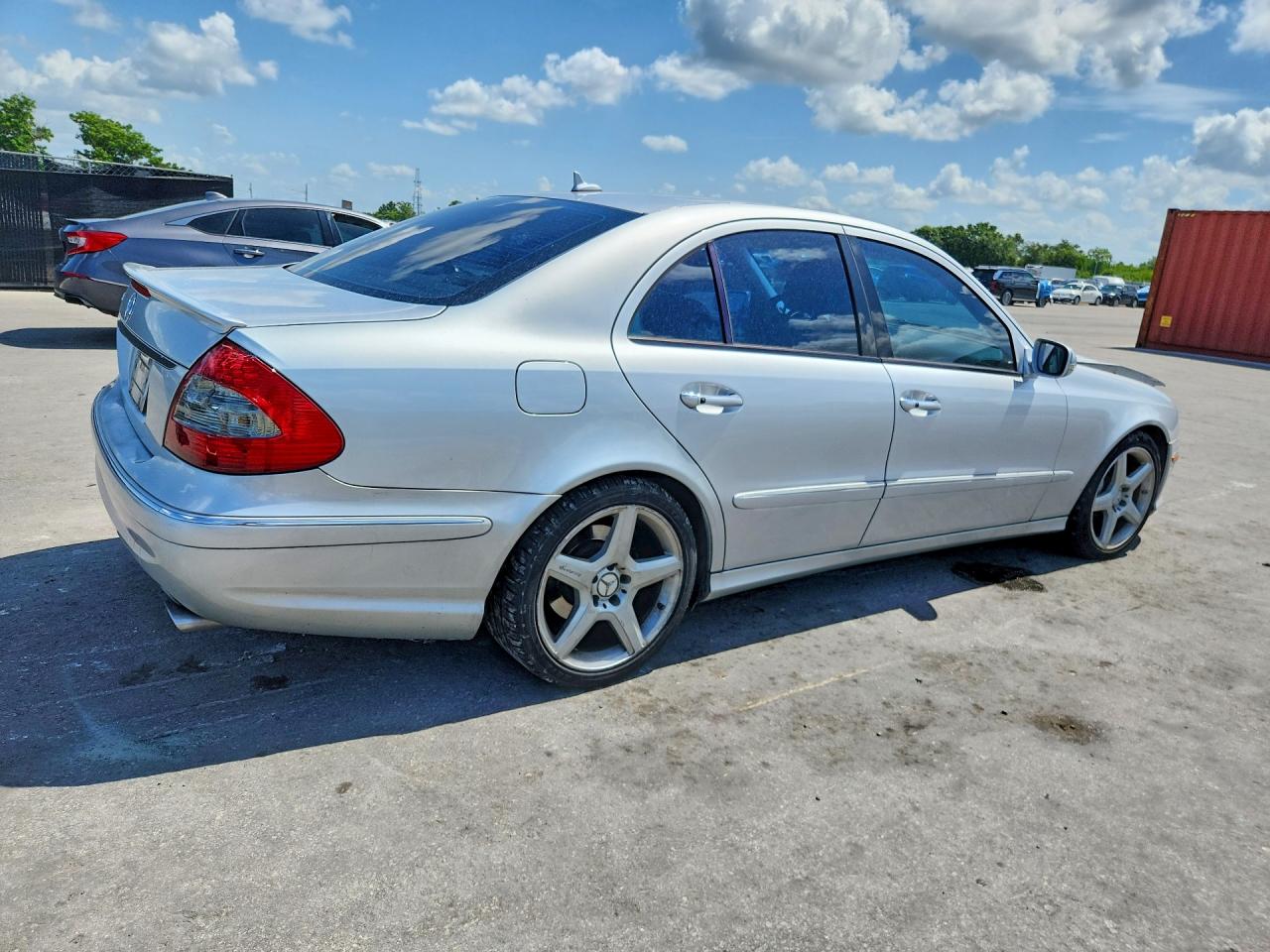 2009 Mercedes-benz E 350 Silver vin: WDBUF56X39B425973