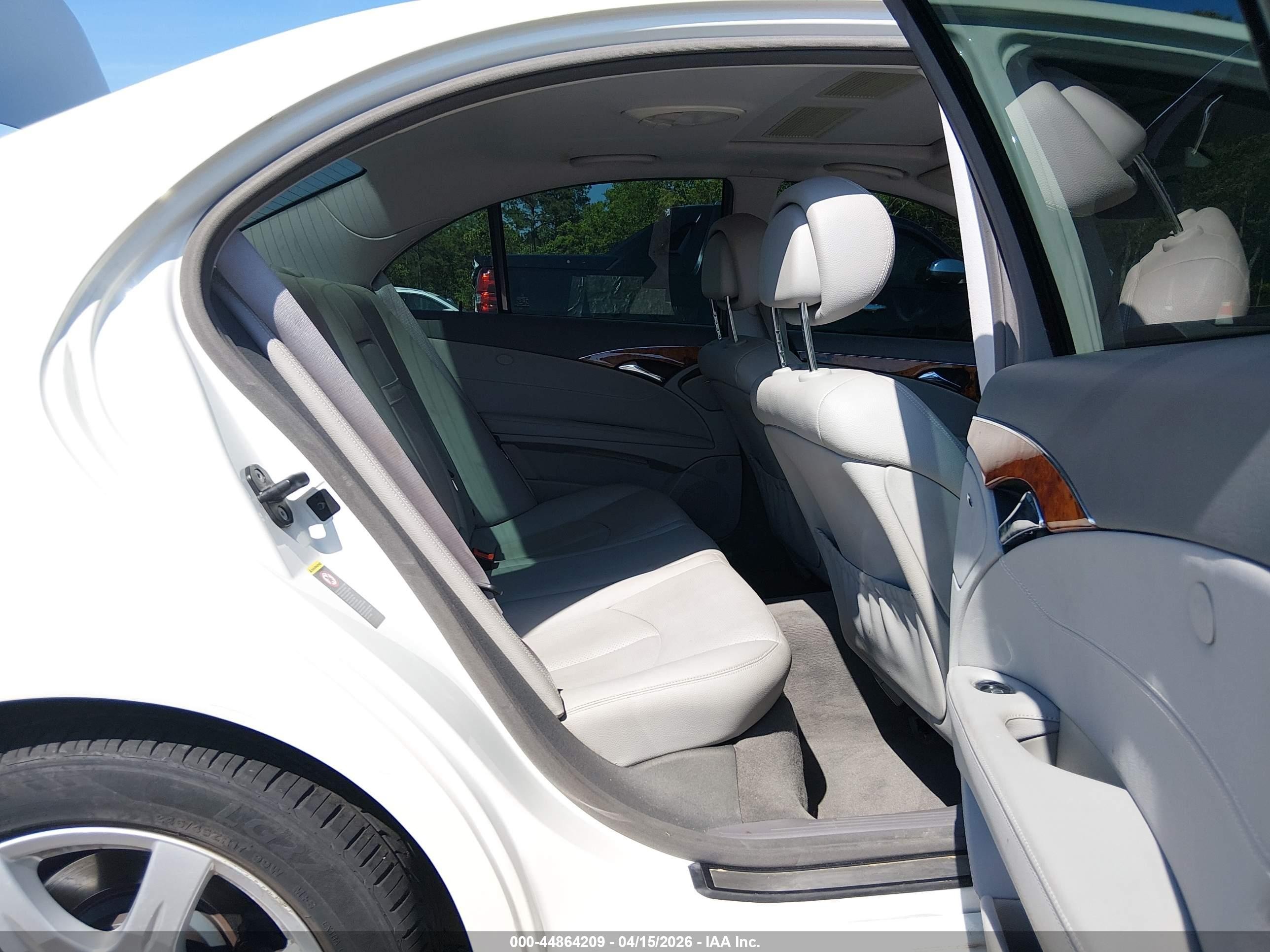 2007 Mercedes-benz E 350   White vin: WDBUF56X47B070860