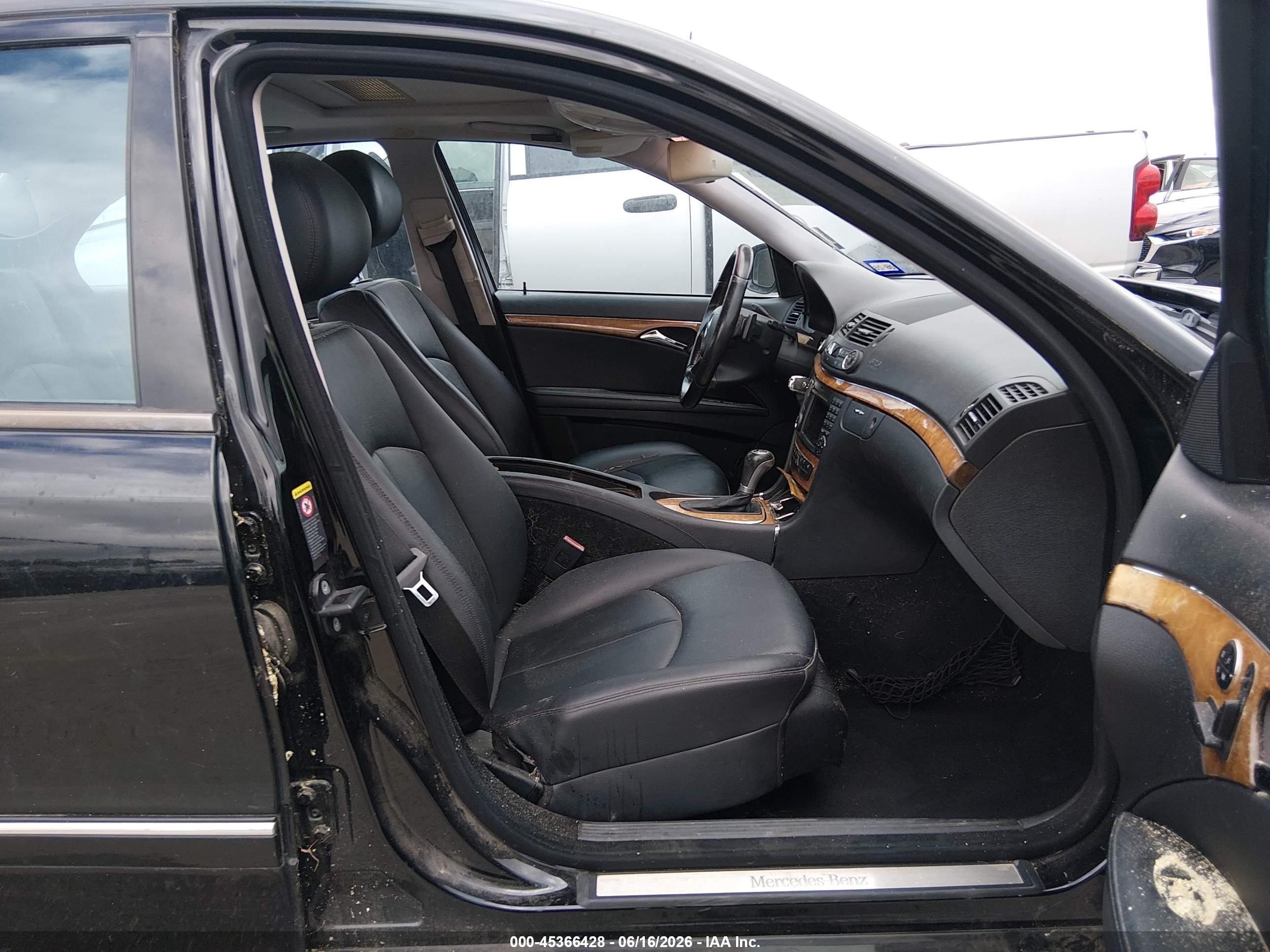 2009 Mercedes-benz E 350   Black vin: WDBUF56X49B417526