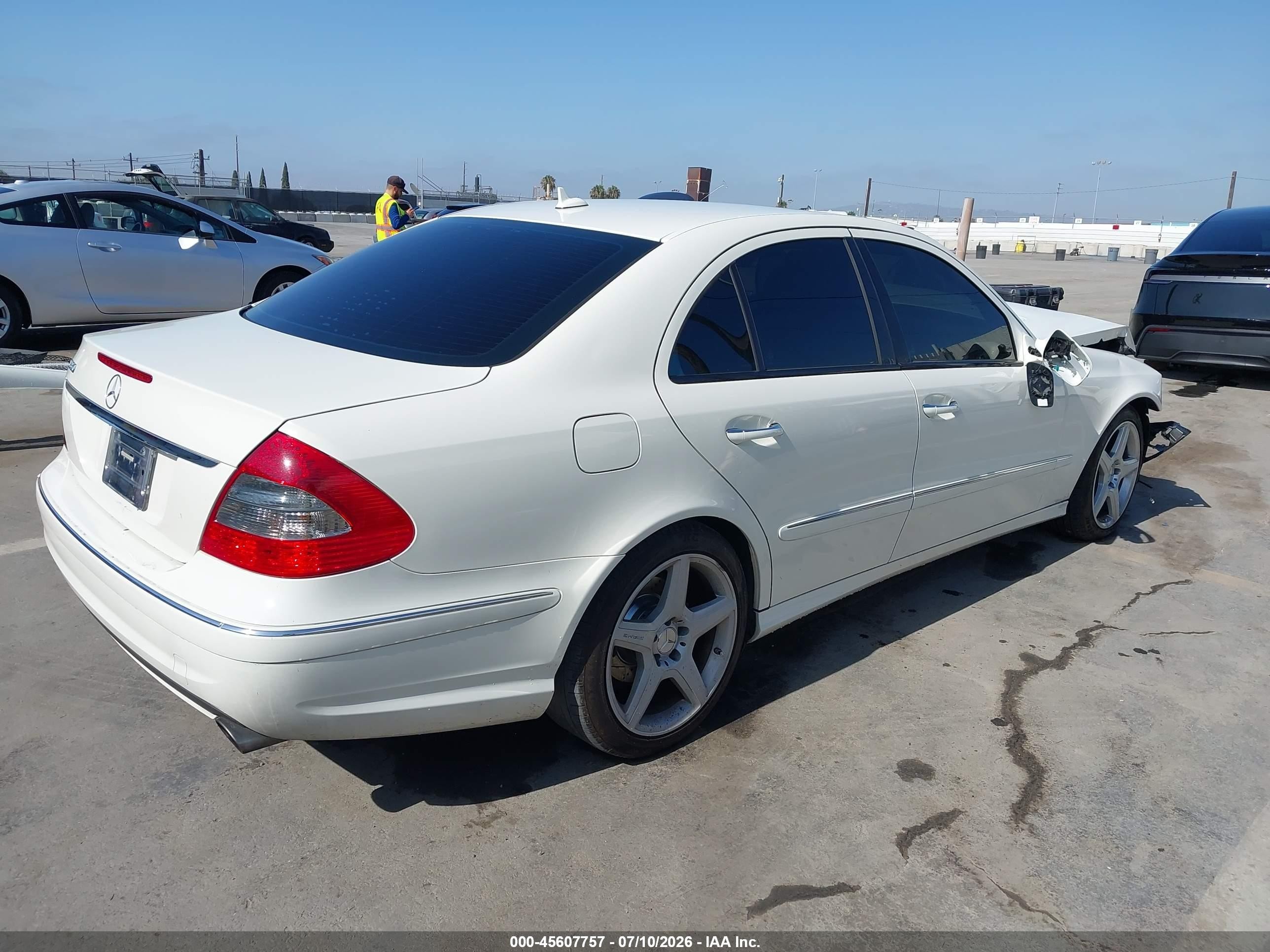2009 Mercedes-benz E 350   White vin: WDBUF56X49B435623